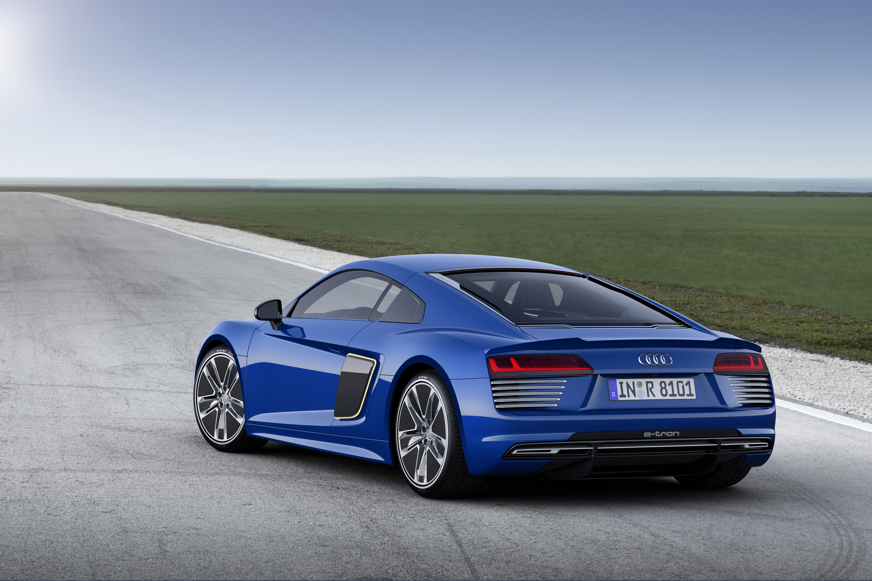 Audi R8 e-tron photo #11