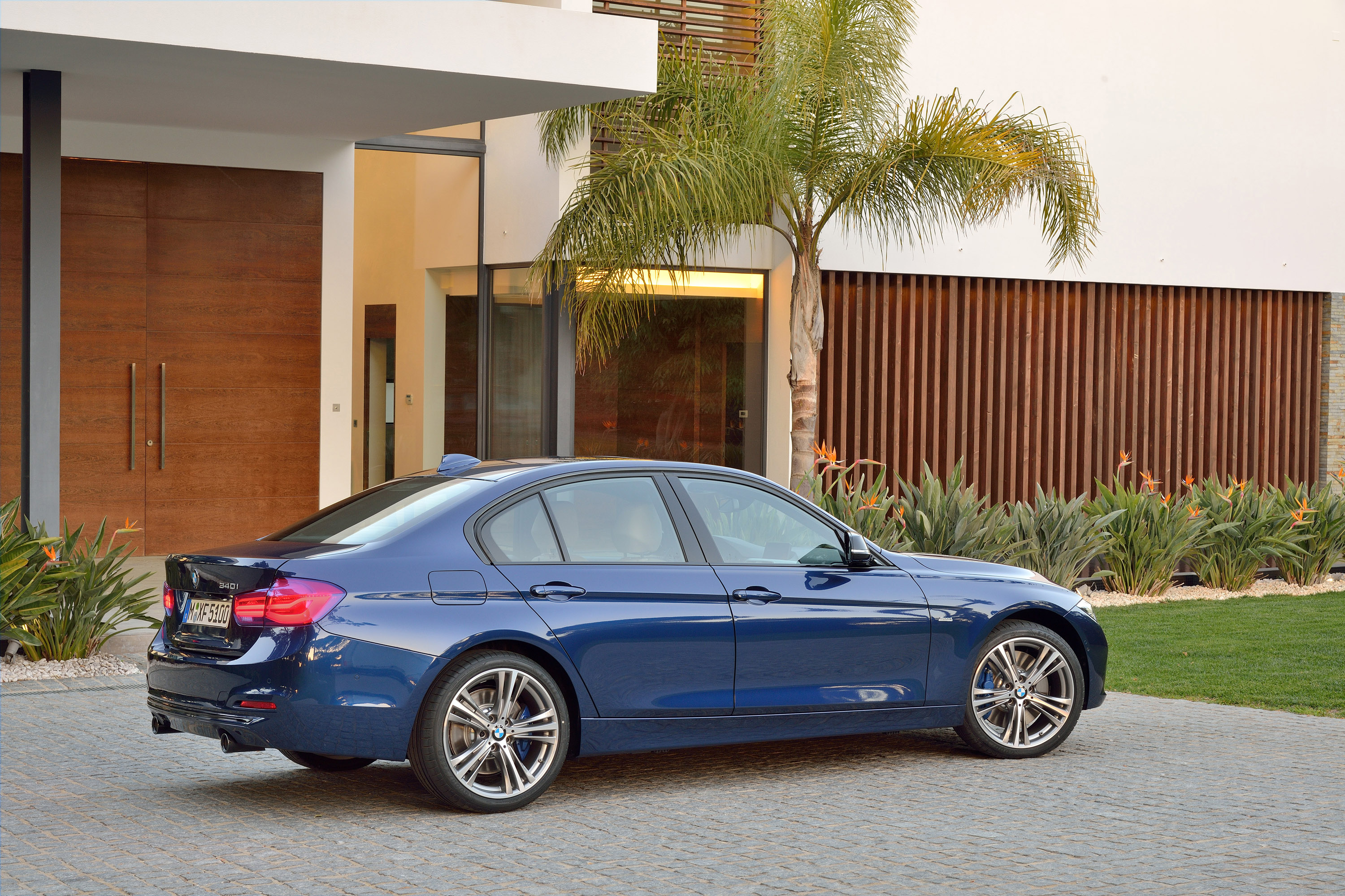 BMW 3-Series photo #26