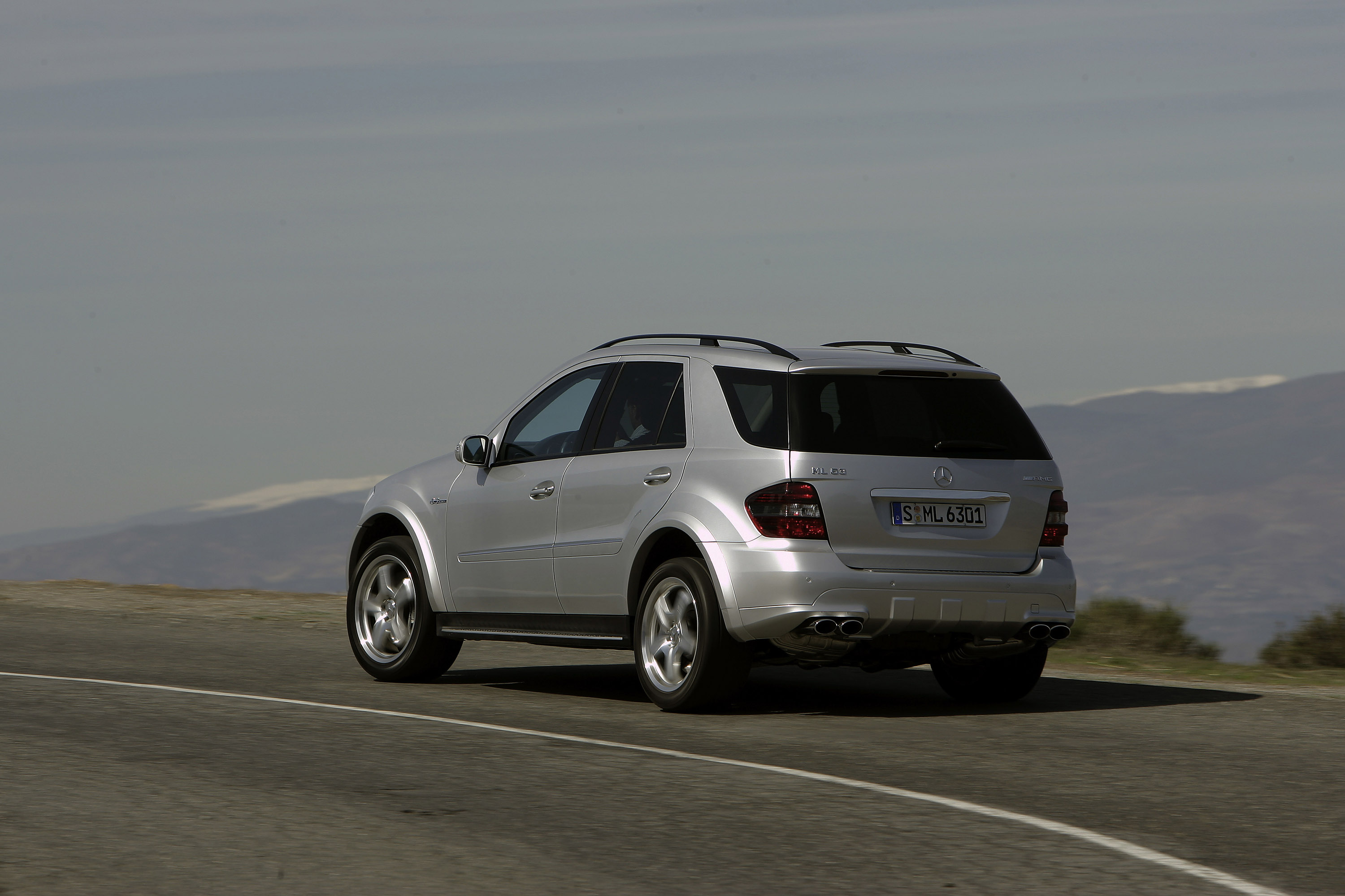 Mercedes-Benz ML63 AMG photo #36