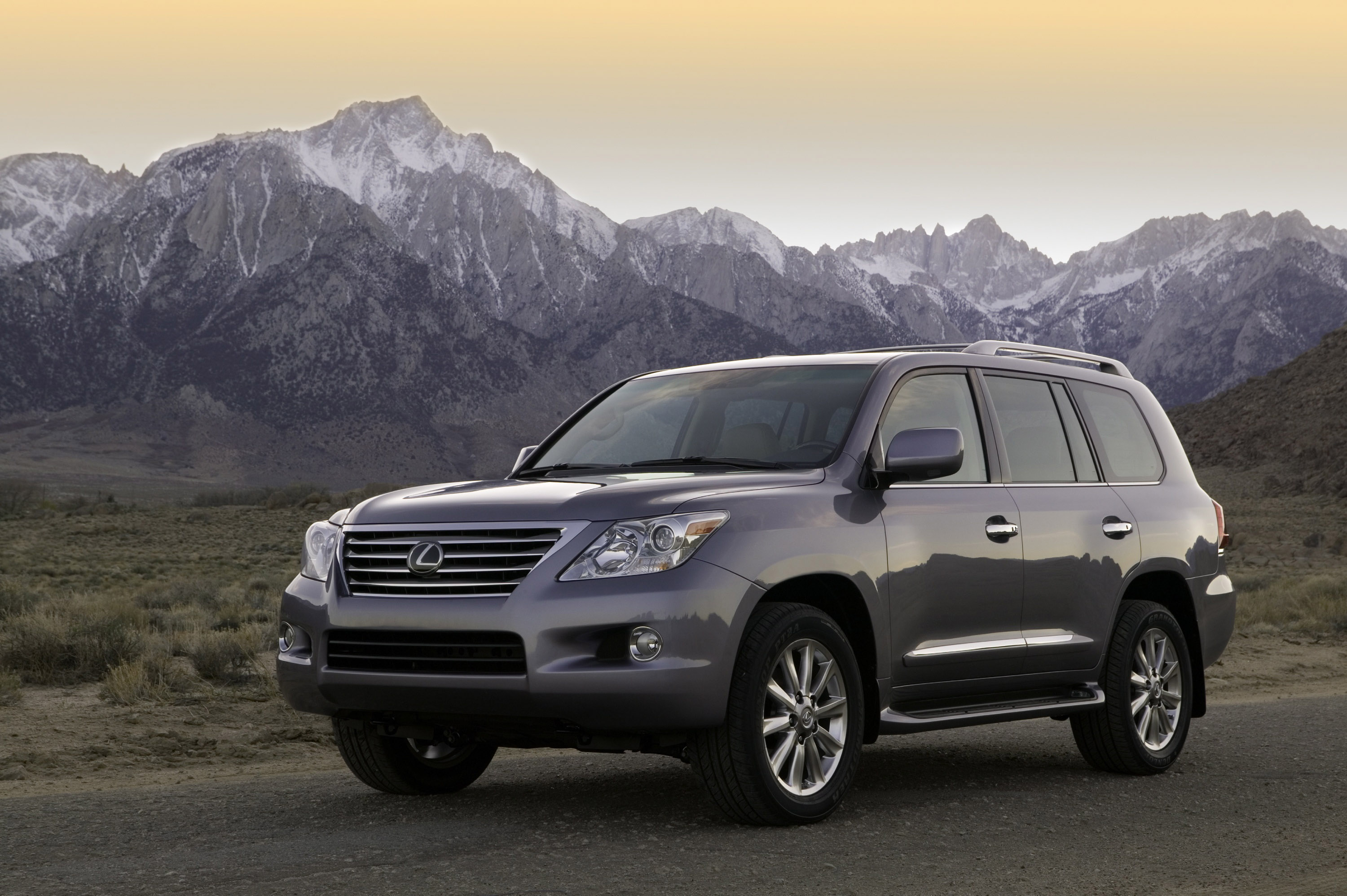 Lexus LX 570 2010 серый