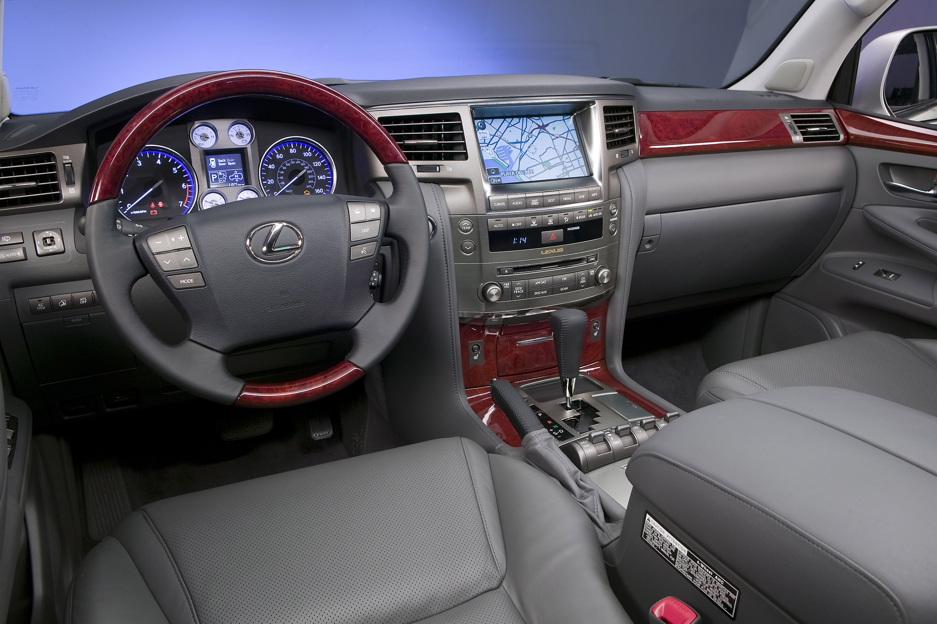 Лексус лх салон. Lexus LX 570 Interior. Внедорожник Лексус LX 570 салон. Лексус 570 салон. Лексус ЛХ 570 салон.