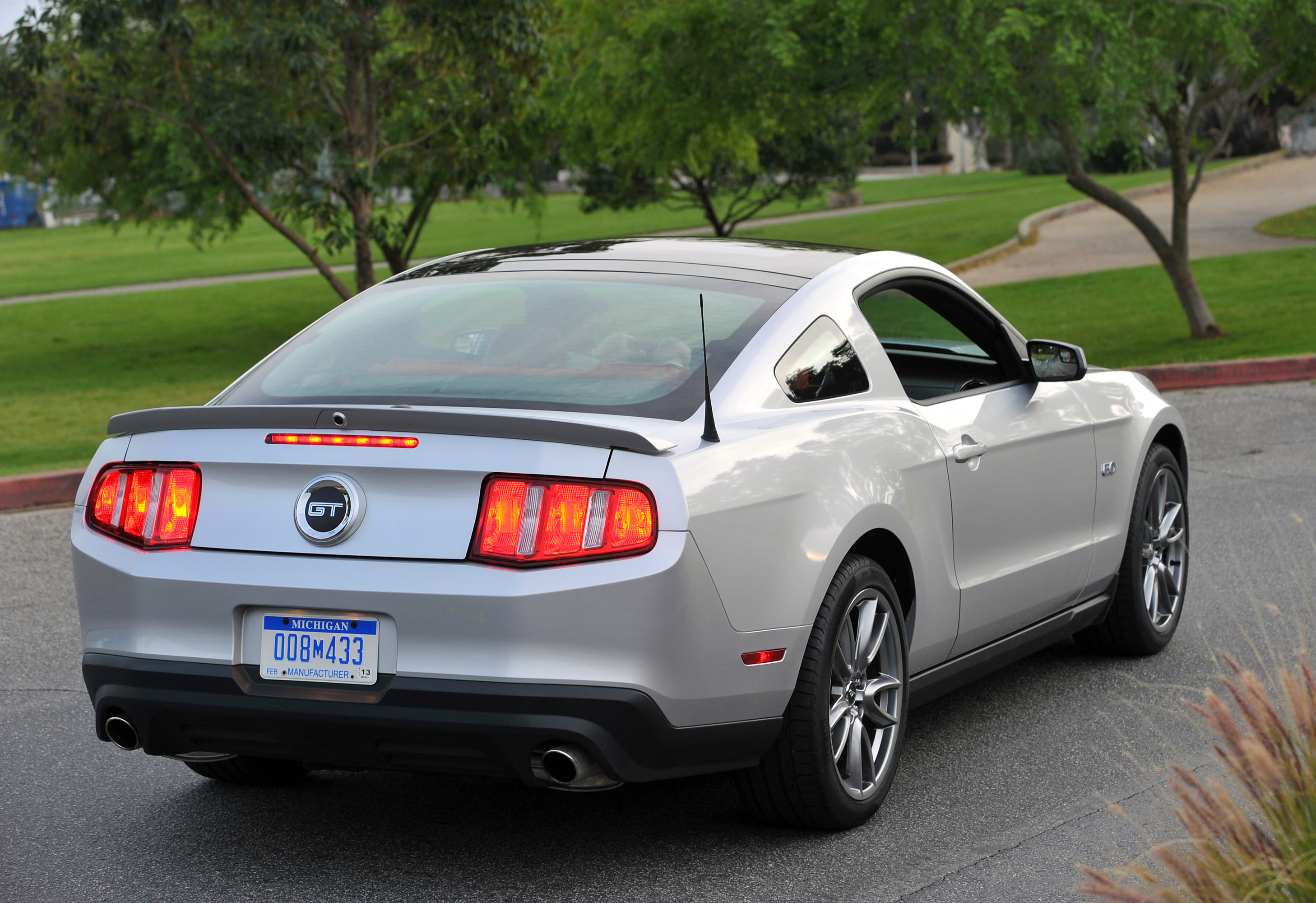 Ford Mustang v