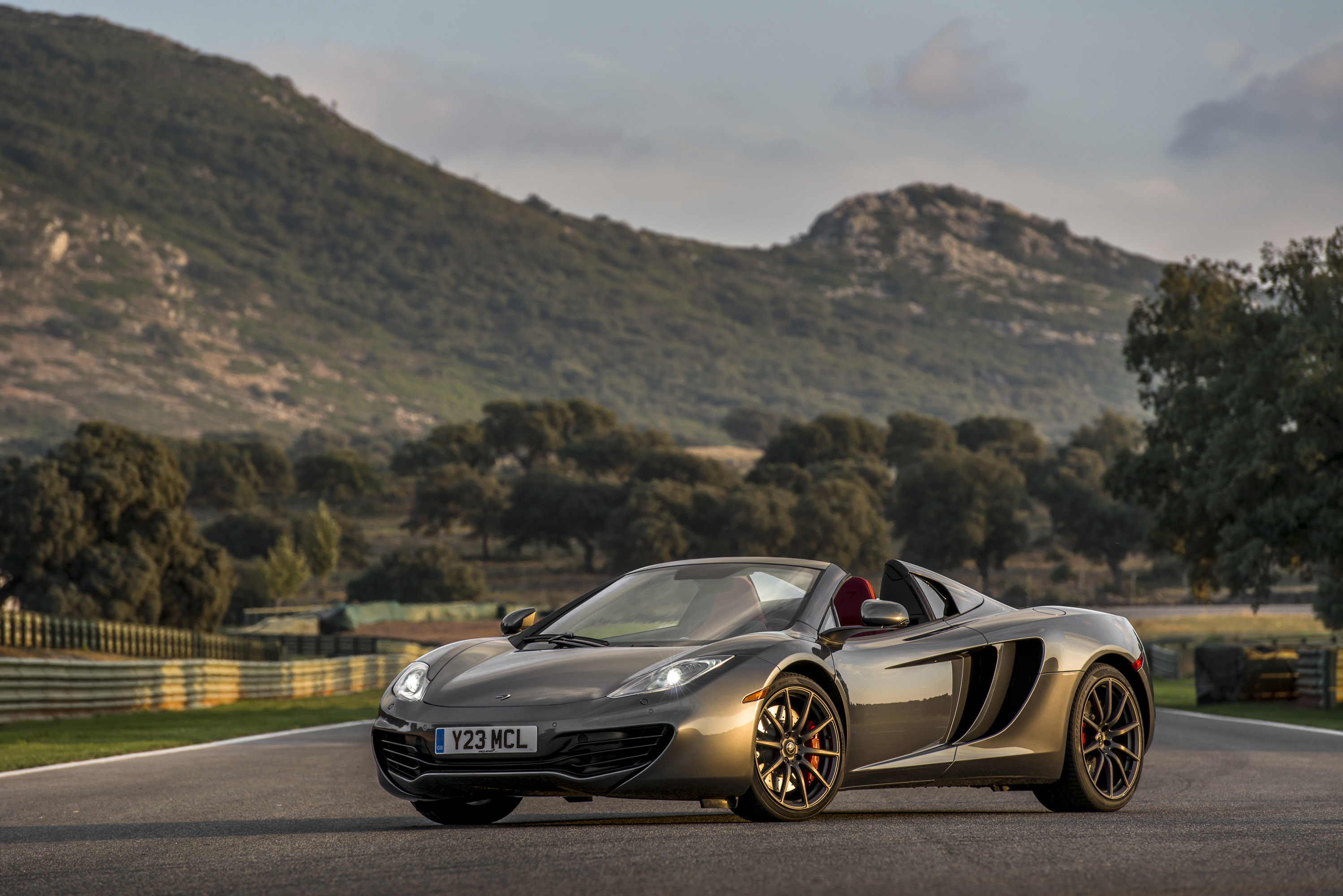 5 1 4 12 c. MCLAREN 12c 2013. Макларен 12с Спайдер. Макларен 2013.