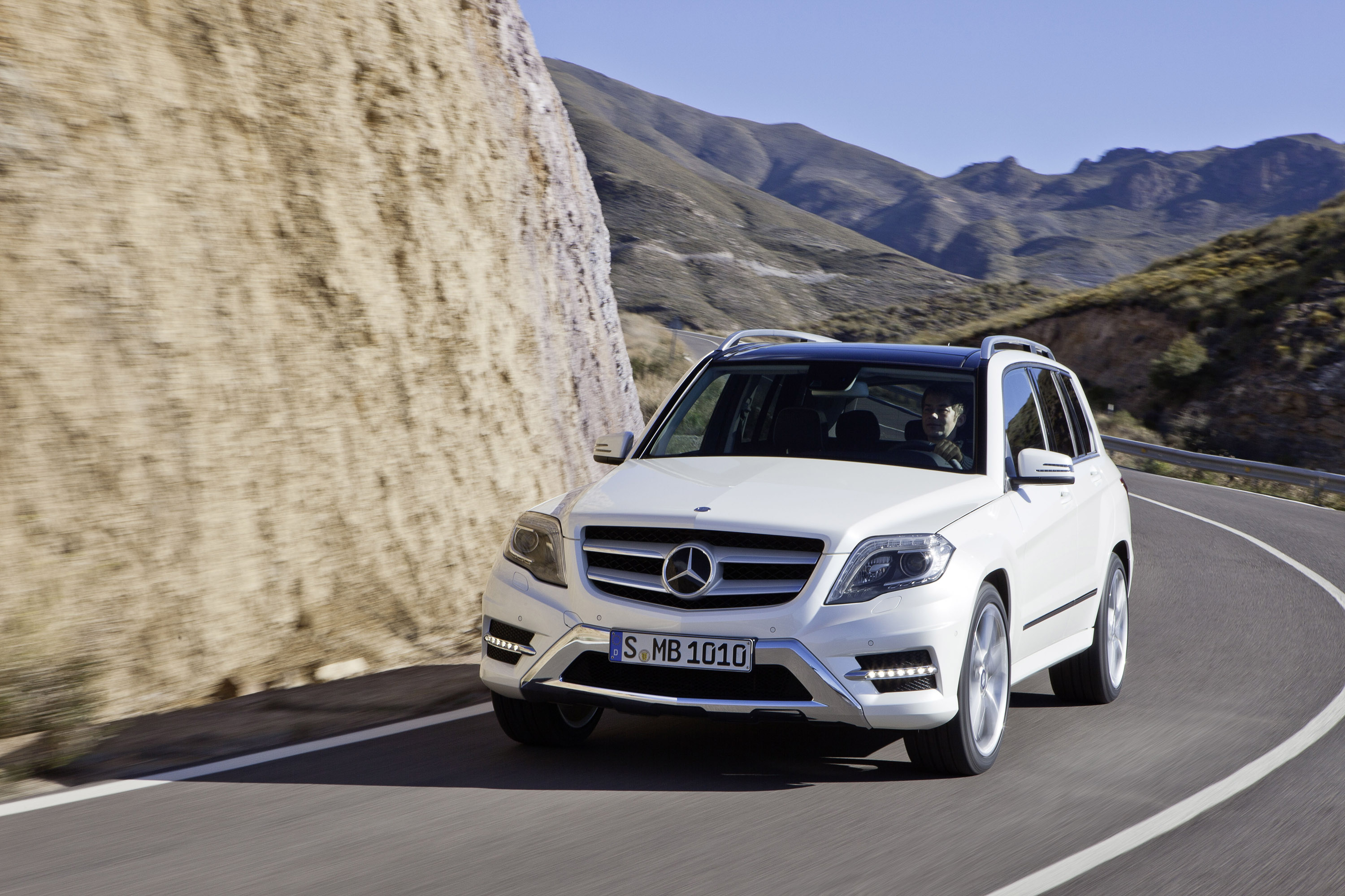 Фото мерседес бенц. Mercedes Benz GLK 2022. Mercedes-Benz GLK-class 2013. Mercedes Benz GLK 2021. Мерседес Бенц GLK 200.