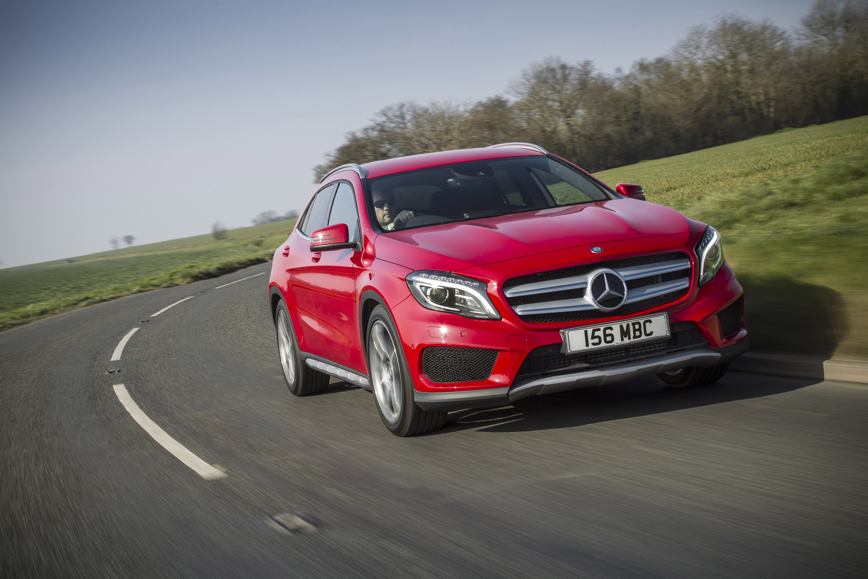 Mercedes Benz GLA 250 красный