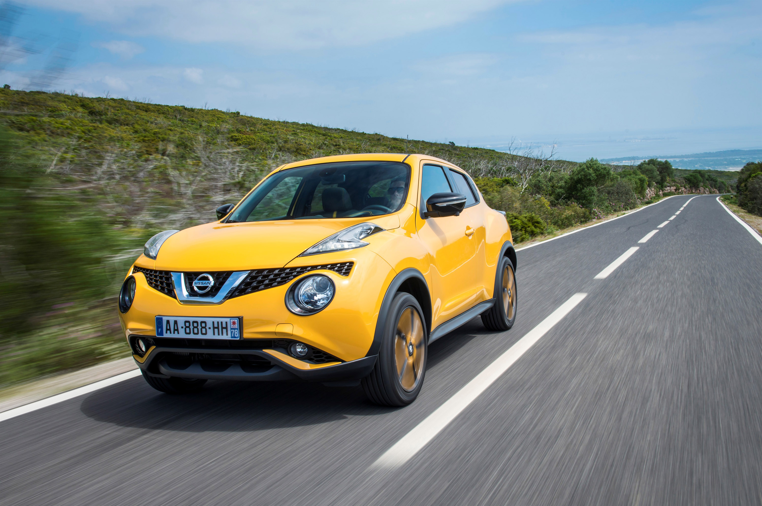 Автомобиль ниссан. Nissan Juke. Nissan Juke 2015. Nissan Juke 1 2015. Жук машина Ниссан 2015.