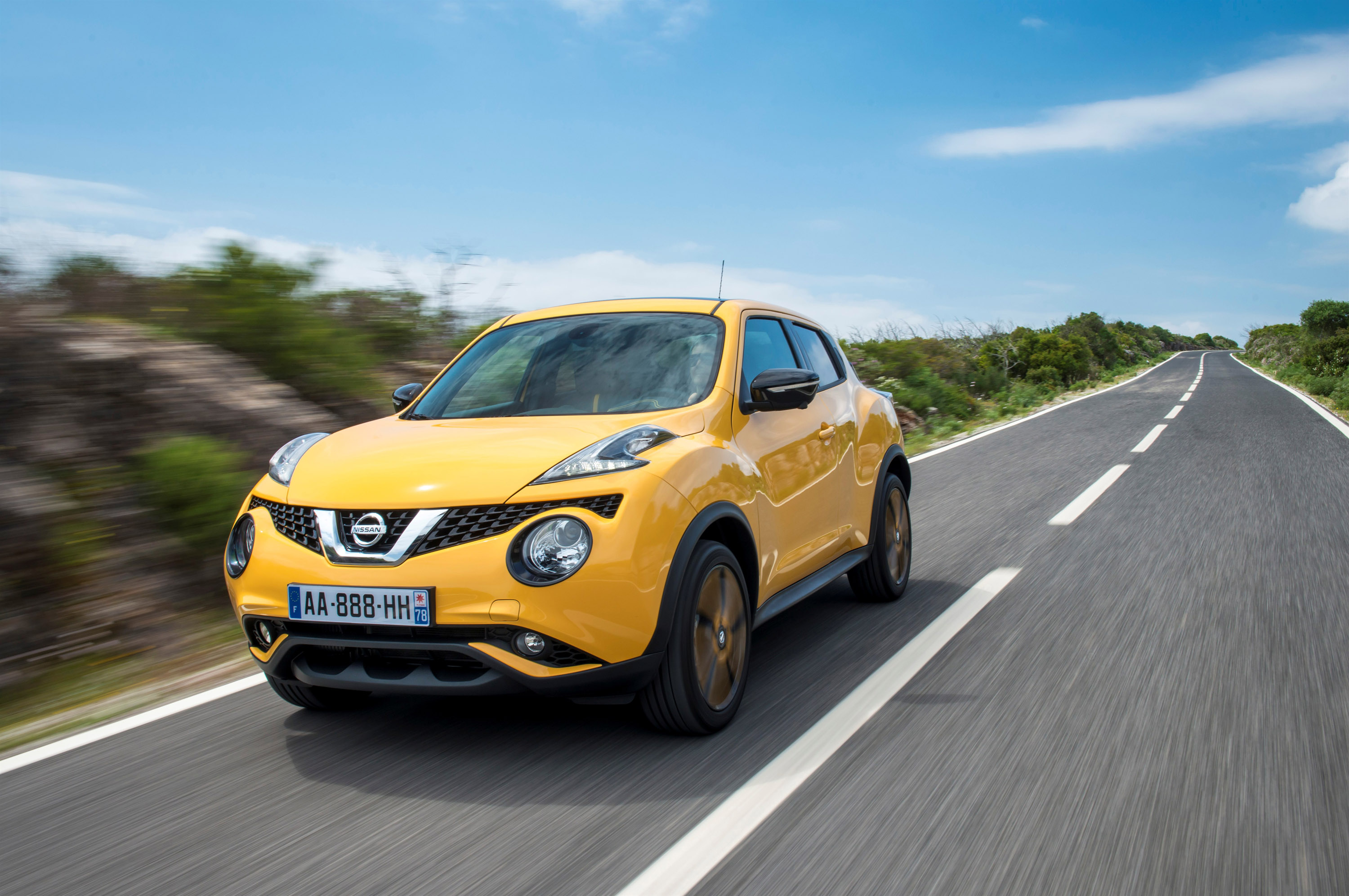 Ниссан жук. Nissan Juke желтый. Обновленный Ниссан Жук. Ниссан Жук седан. Желтый Кашкай.