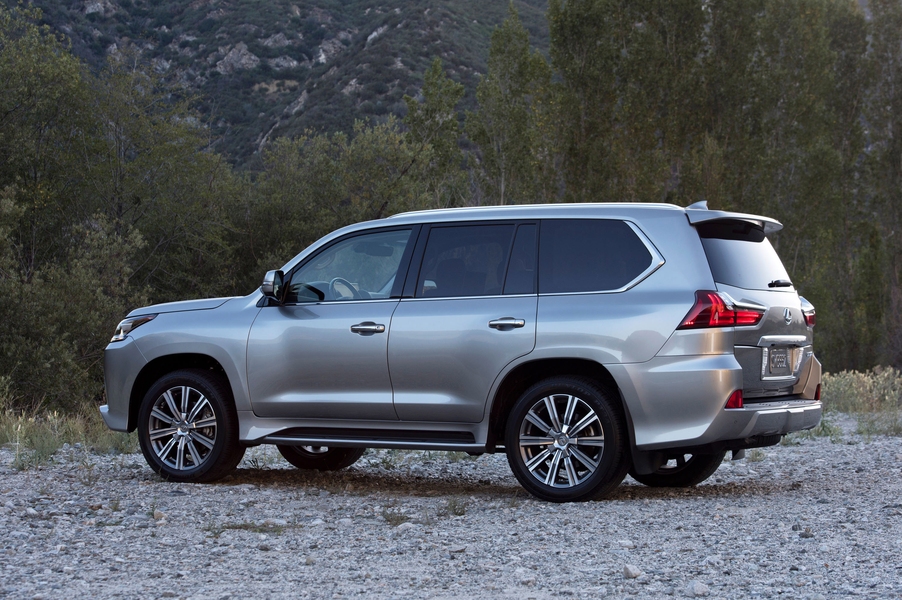 2016 Lexus LX 570 - HD Pictures @ carsinvasion.com