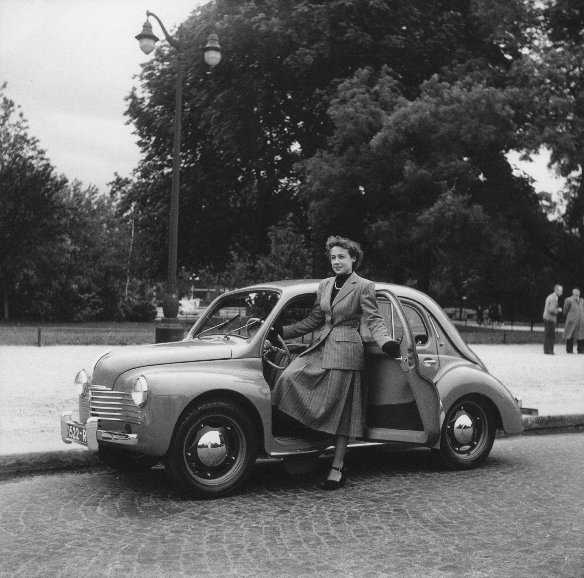 Французская машина 4. Renault 4cv. Renault 4cv 1950 года. Renault 4cv 1947. Рено 1948.