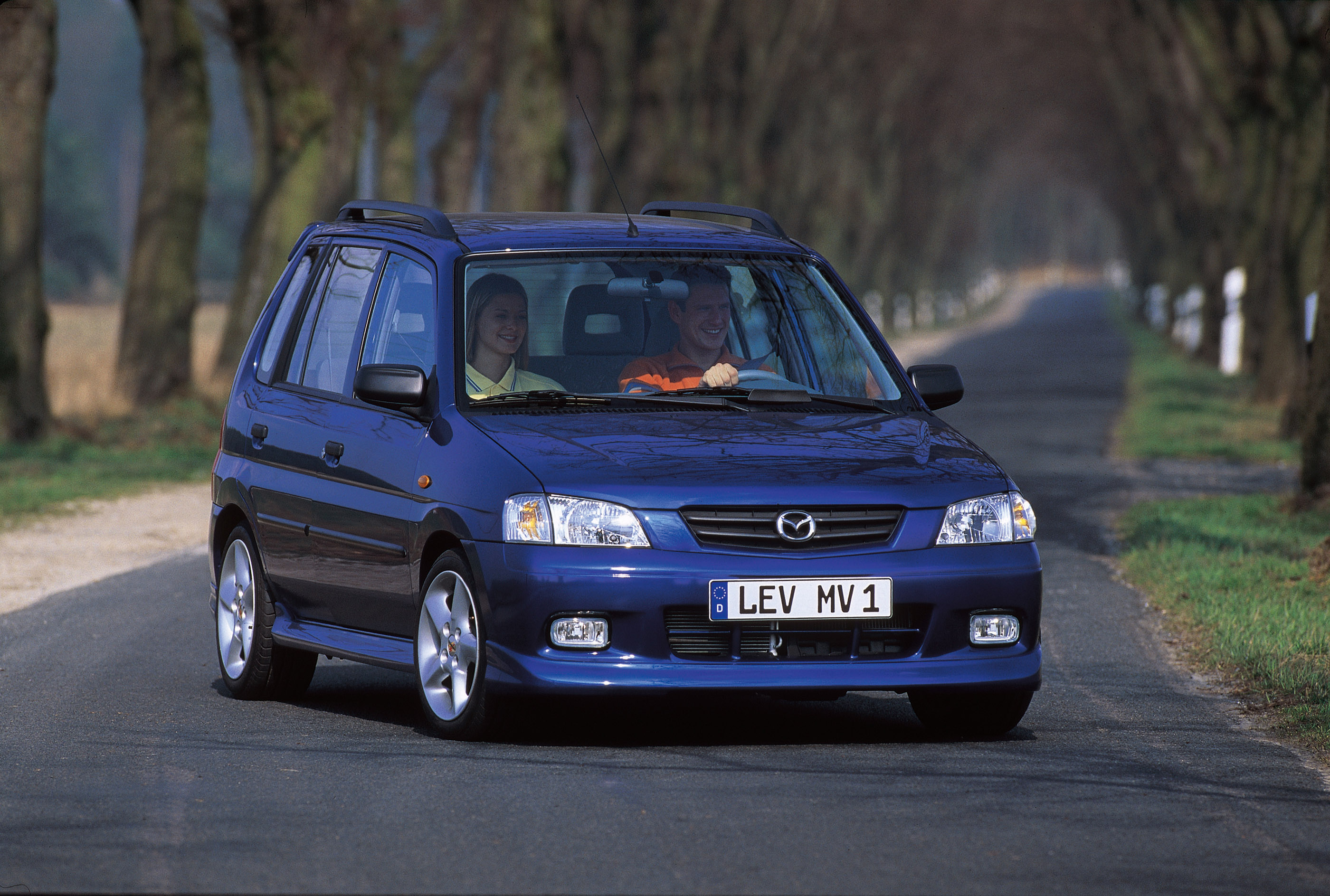 Мазда демио фото. Mazda Demio. Мазда Демио 2000. Мазда Демио 1 поколение. Mazda Demio 2 2000.