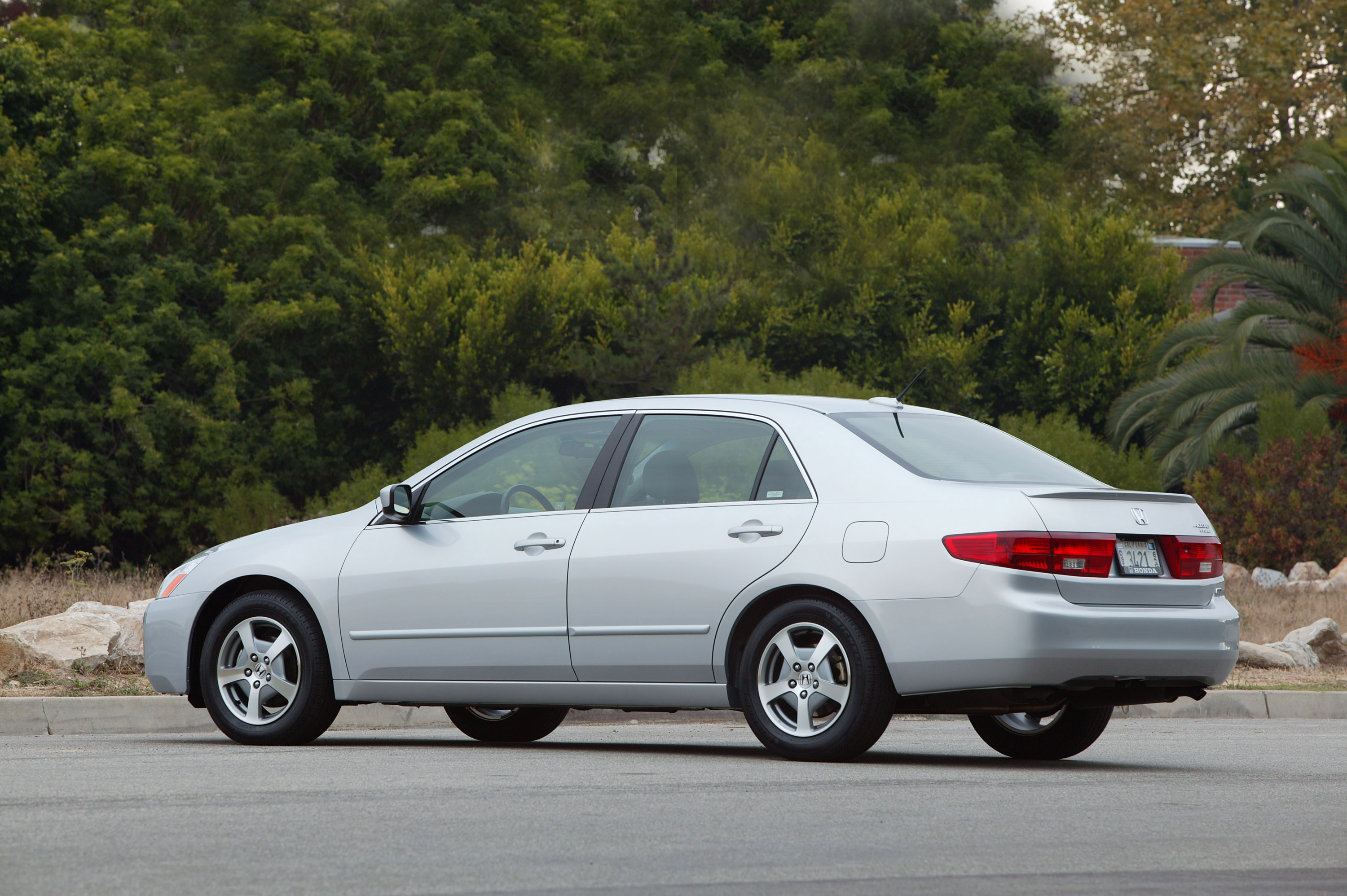 Хонда 2005 год. Honda Accord 2005. Honda седан 2005. Хонда Accord 2005. Honda Hybrid Accord 2005.