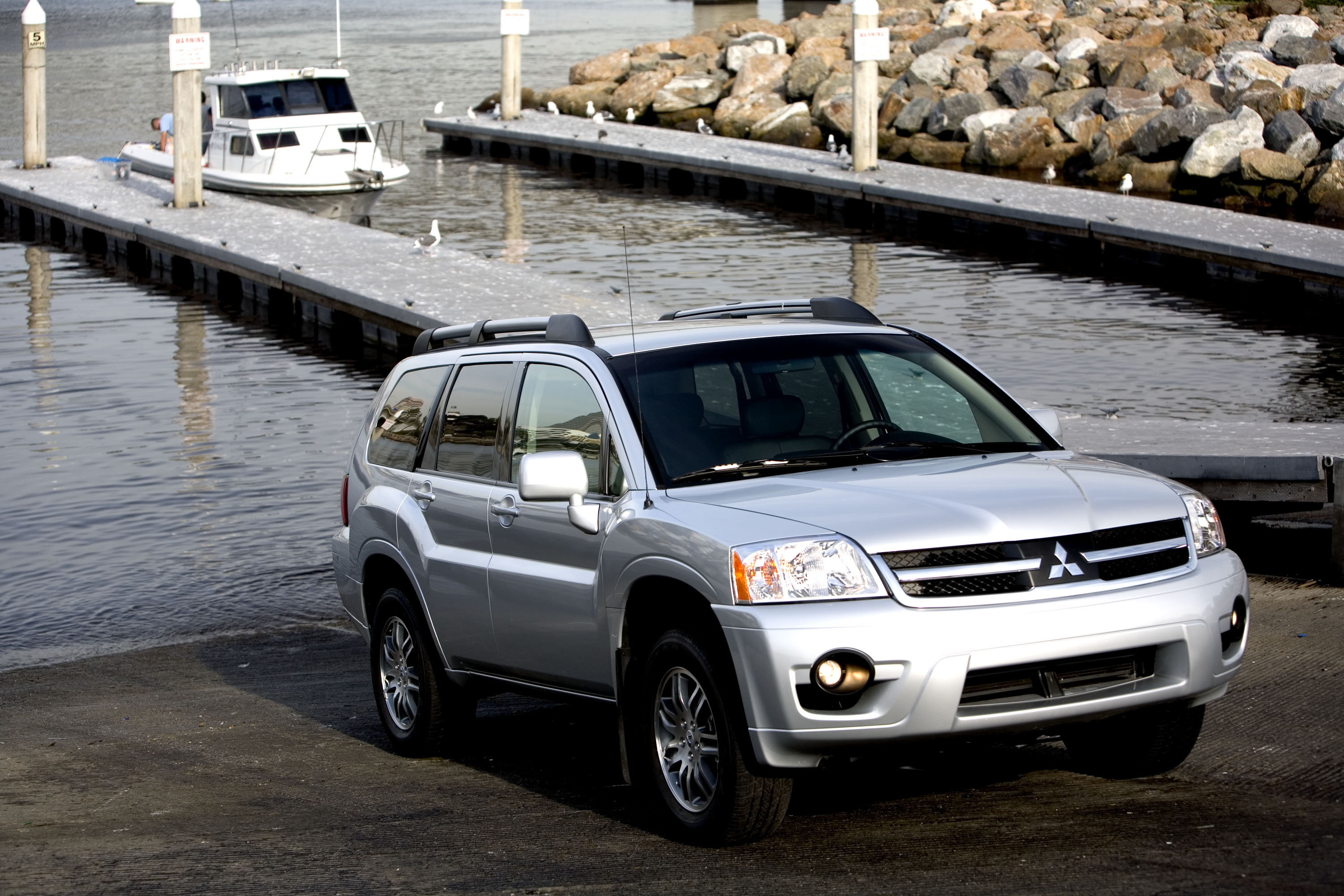 Mitsubishi модели. Mitsubishi Endeavor 2007. Mitsubishi Endeavor 2008. Mitsubishi SUV 2006. Мицубиси Эндевор 2000.