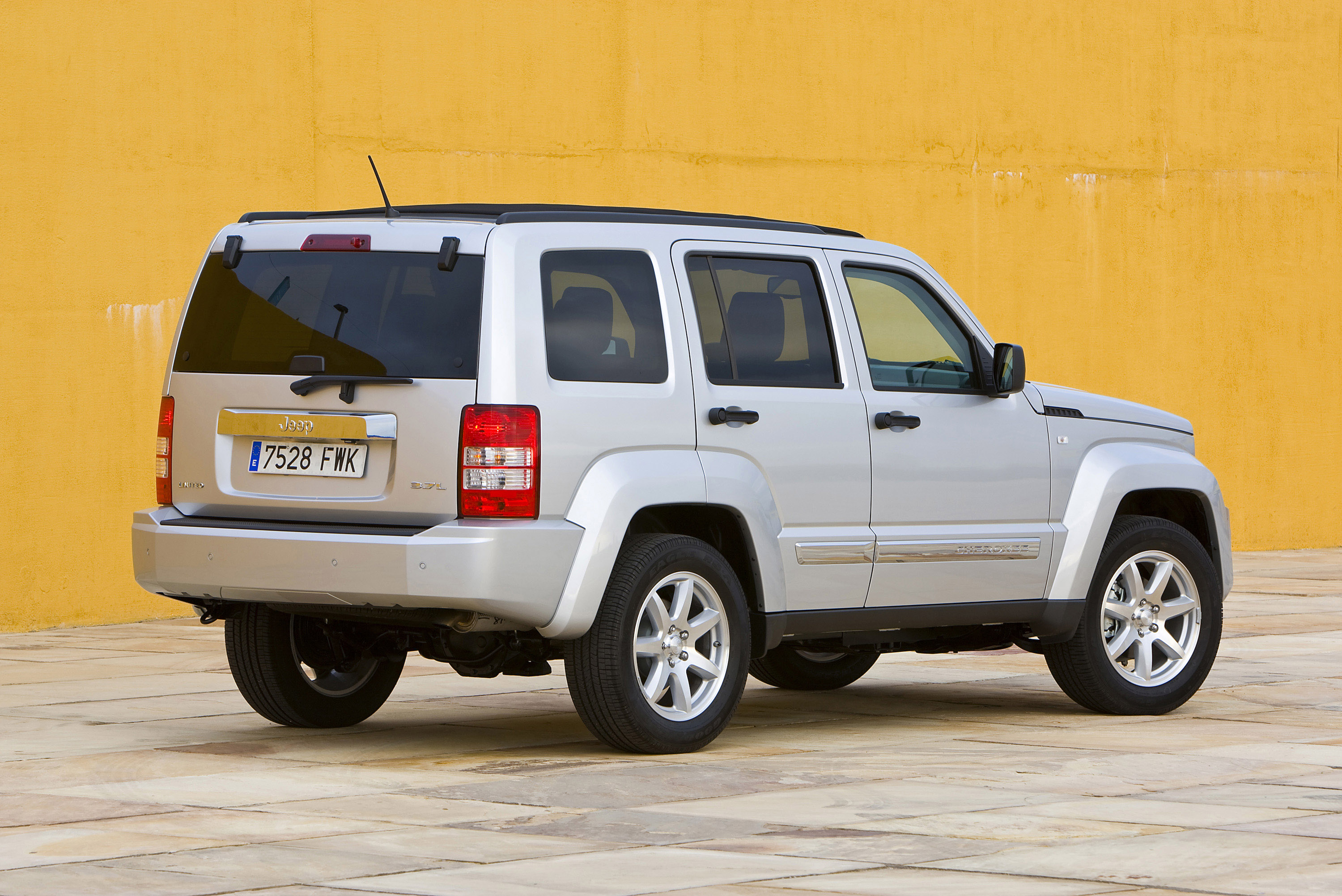 Jeep liberty kk. Jeep Cherokee KK 2.8 CRD. Jeep Cherokee IV (KK) 2007 - 2012. Джип Чероки 2008г. Cherokee 2007-2012 IV KK.