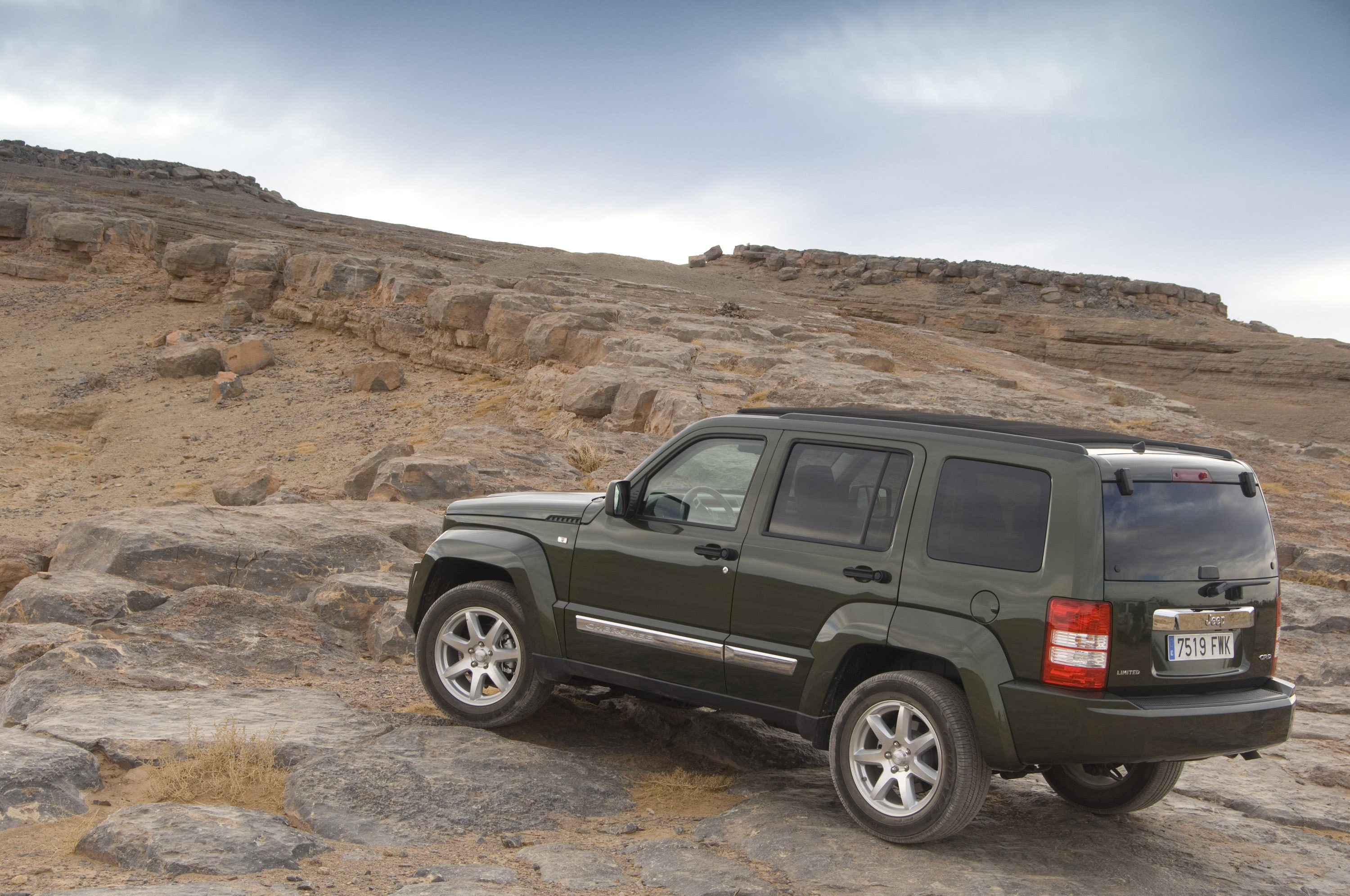 Рамные внедорожники. Jeep Cherokee 2008. Джип Чероки 2008. Габариты джип Чероки 2008. Cherokee 2009 и Nitro.