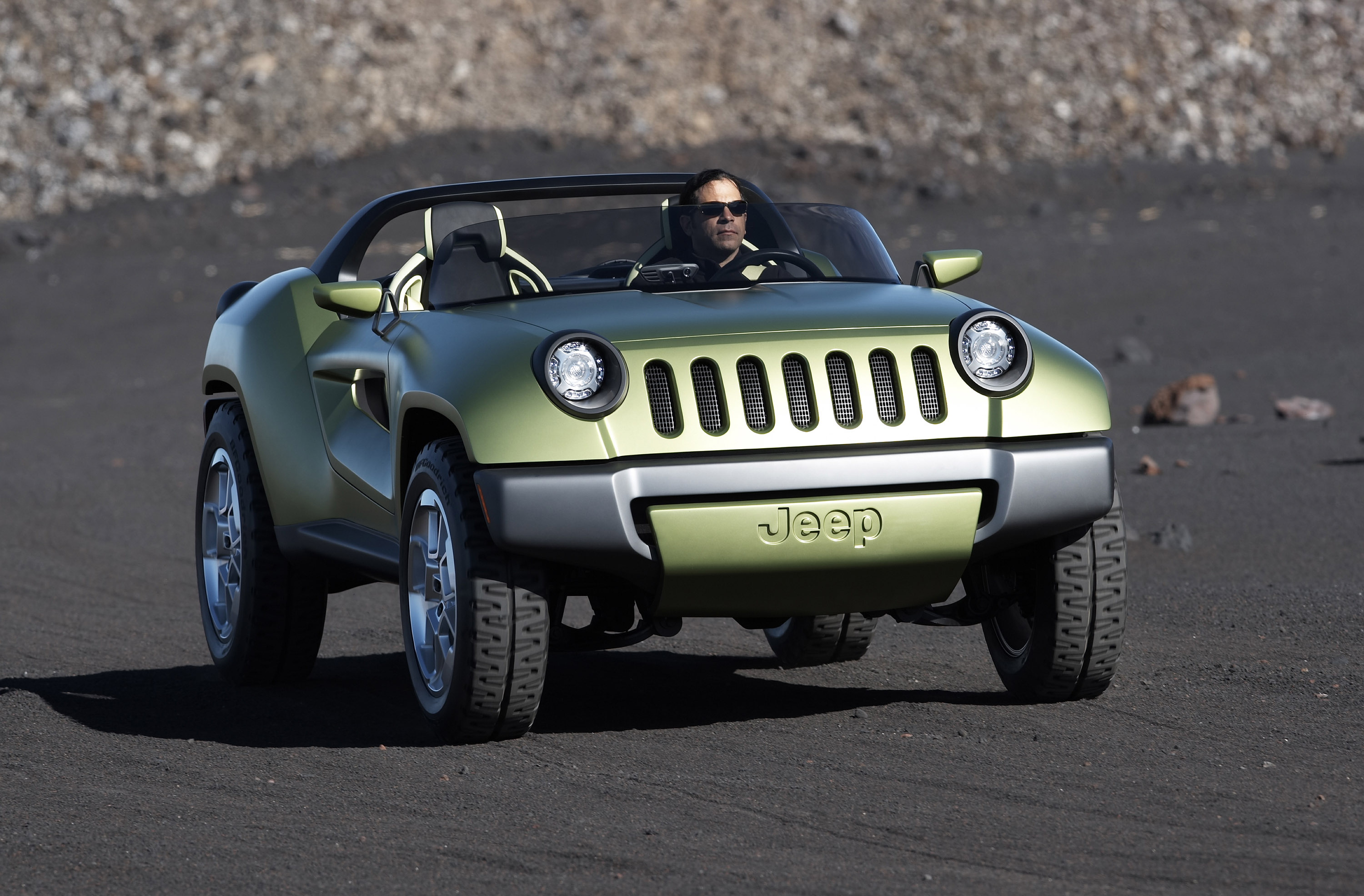 Фото машина видео. Джип Renegade 2008. Jeep Renegade Concept. Jeep Concept 1 1998. Машина внедорожник кабриолет.