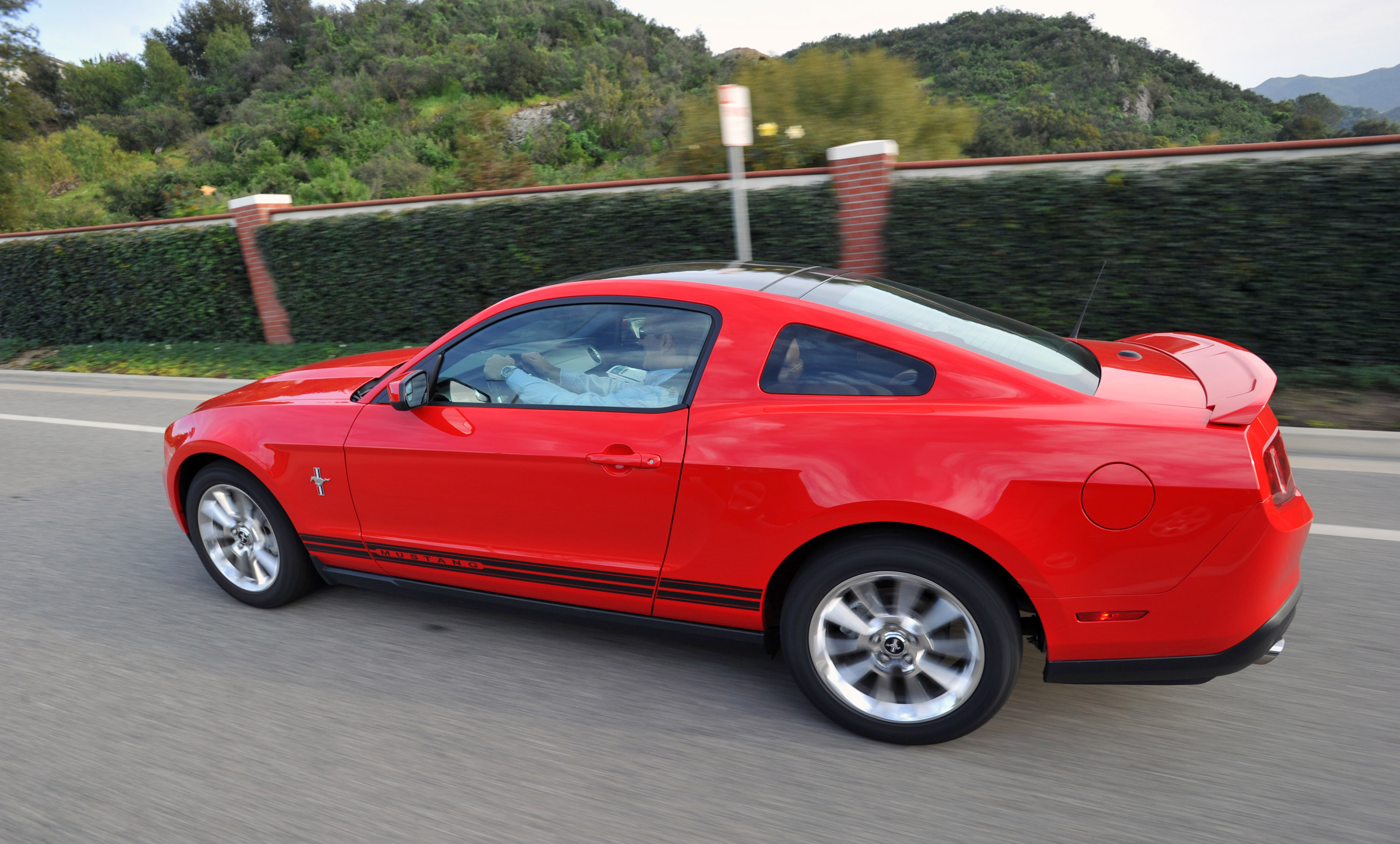 Форд купе. Форд Мустанг купе 2011. Mustang 2011 v6. Форд Мустанг 2 дверная. Форд Мустанг купе двухдверный.