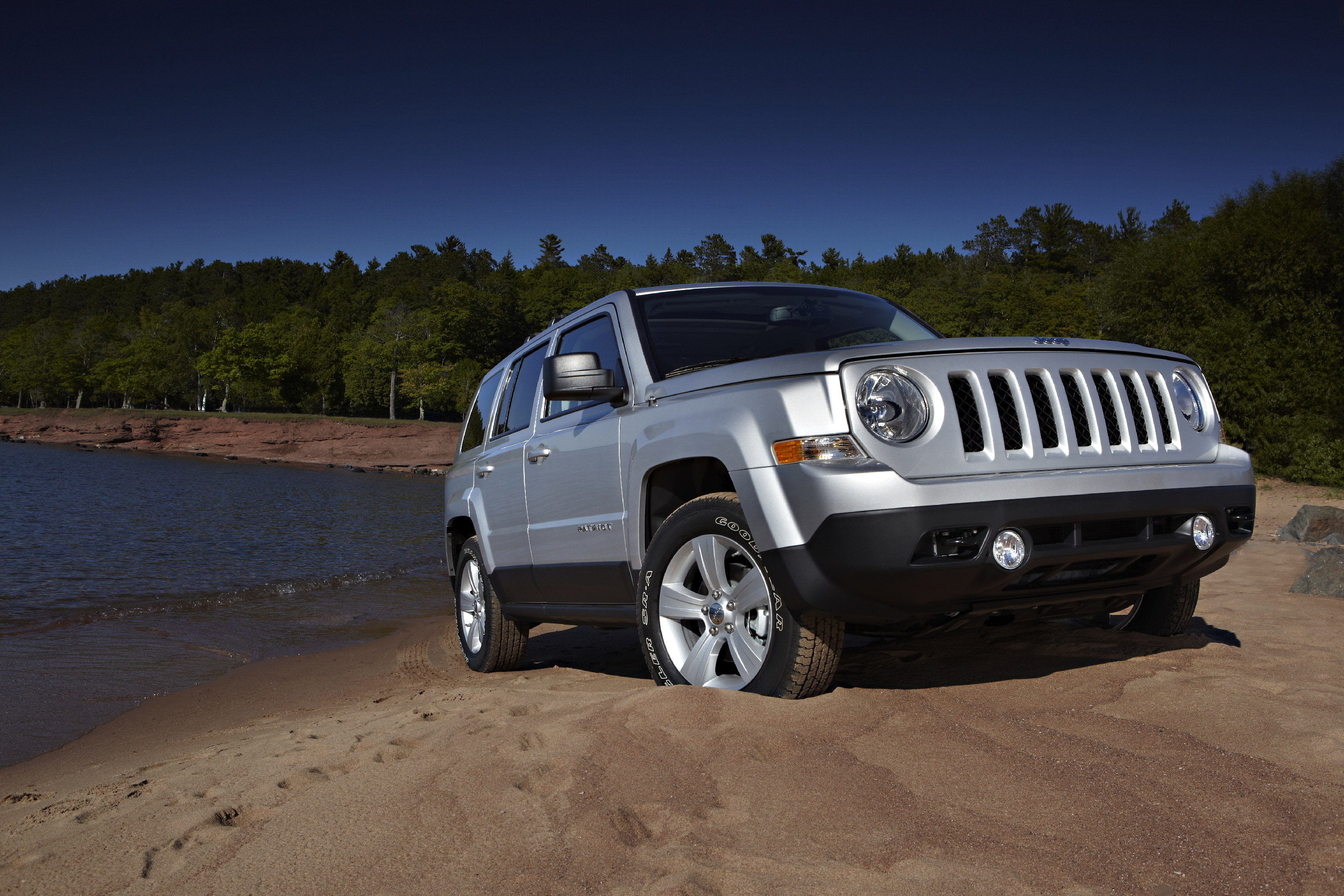 Марка джип. Jeep Patriot 2011. Jeep Patriot 4x4 2014. Джип Либерти -Патриот 2010г разболтовка. Джип Патриот фото.