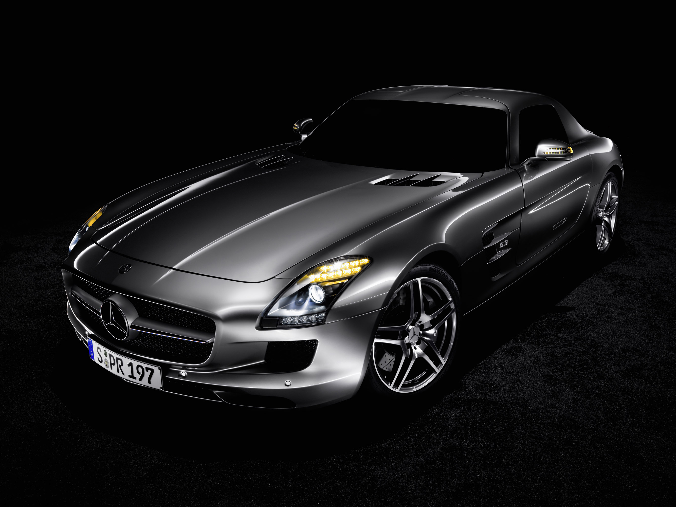 Картинки машин на черном фоне. Mercedes SLS 2000. Мерседес АМГ. Mercedes Benz SLS AMG Wallpapers. Mercedes SLS AMG обои.