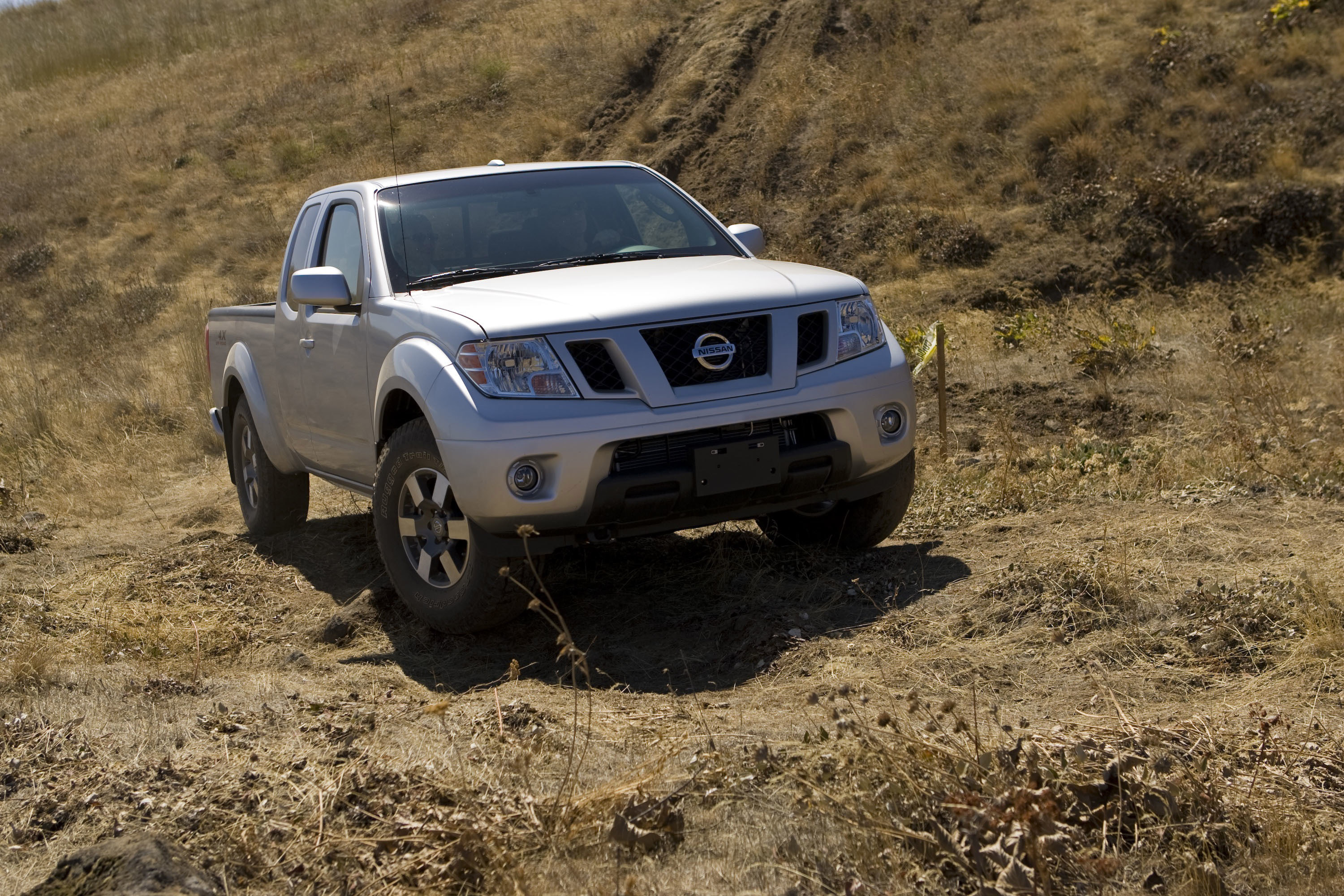 Ниссан полный. Nissan Frontier 2010. Ниссан Фронтиер d40 Америка. Ниссан 4вд. Ниссан полный привод.