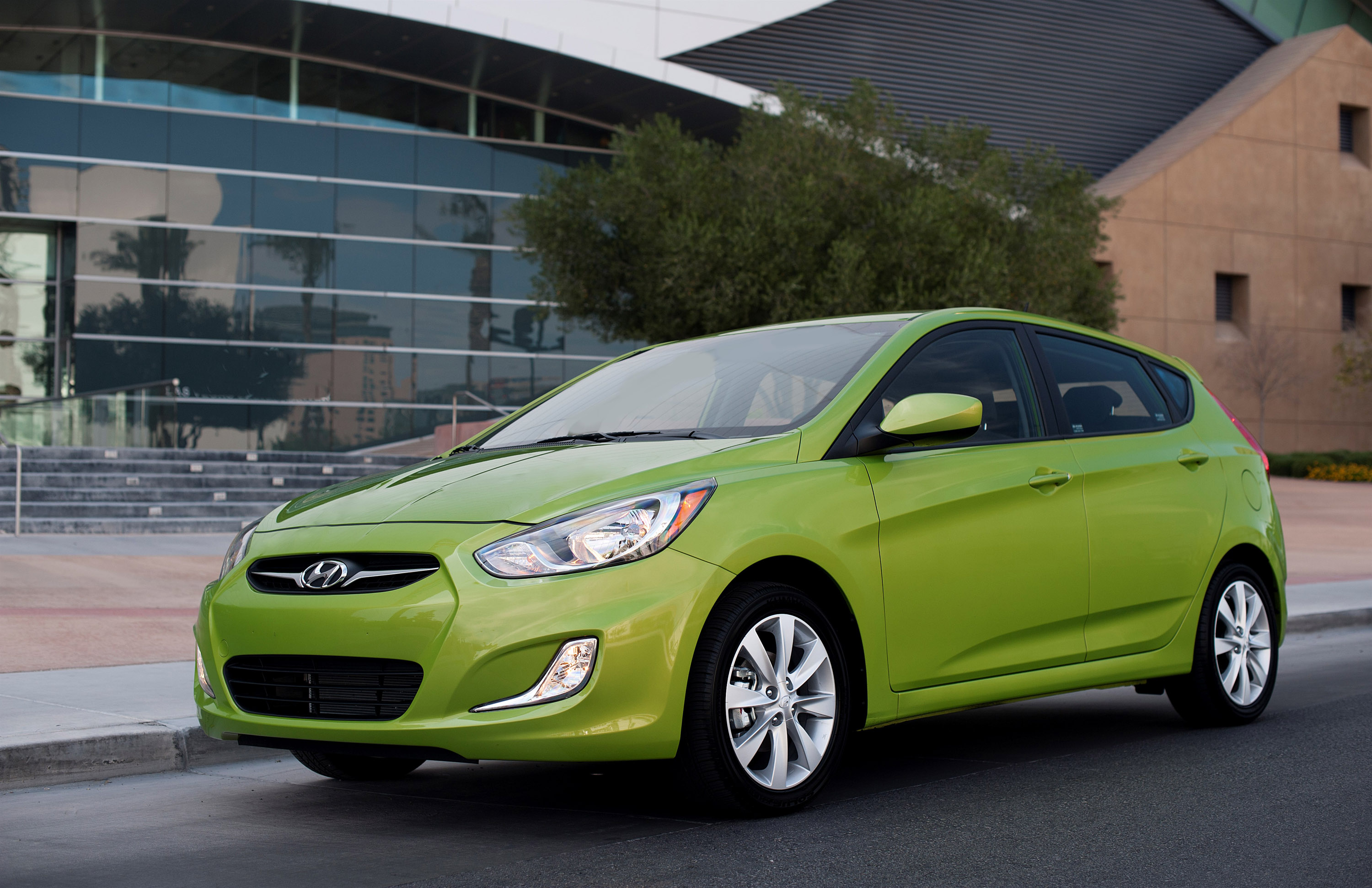 Фото машины хендай. Hyundai Accent 2012 хэтчбек. Hyundai Accent 2011. Hyundai Accent 2011 RB. Hyundai Accent 2015.