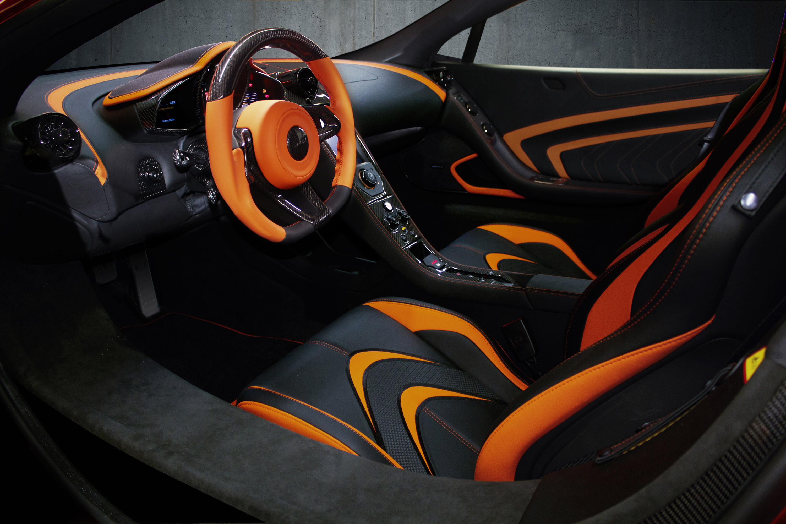 Салоны orange. MCLAREN mp4-12c салон. Макларен мансори. Макларен 12с салон. MCLAREN mp4-12c Tuning.