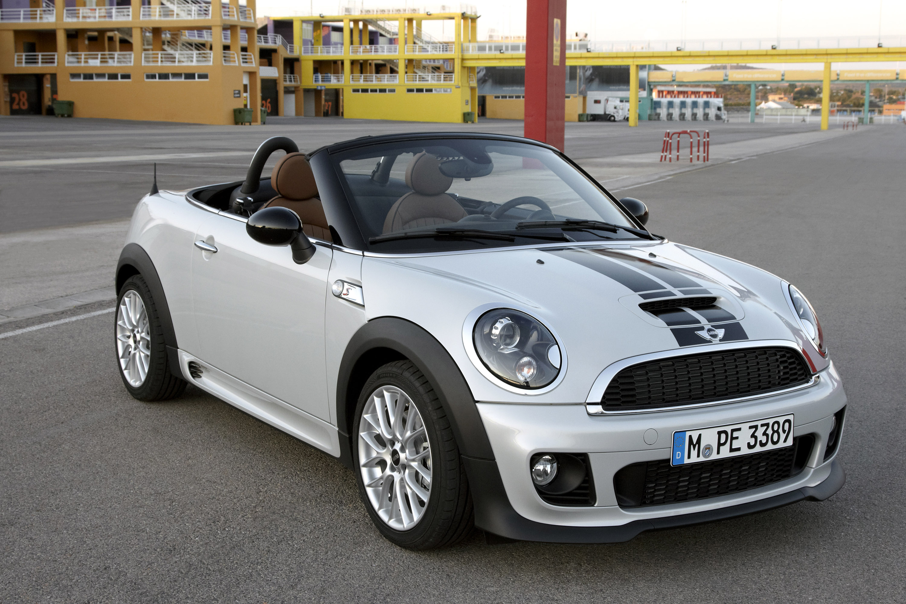 Мини лет. Мини Купер двухдверный. Mini Roadster 2020. Мини Купер двухдверный кабриолет. Фольксваген Mini Coupe.