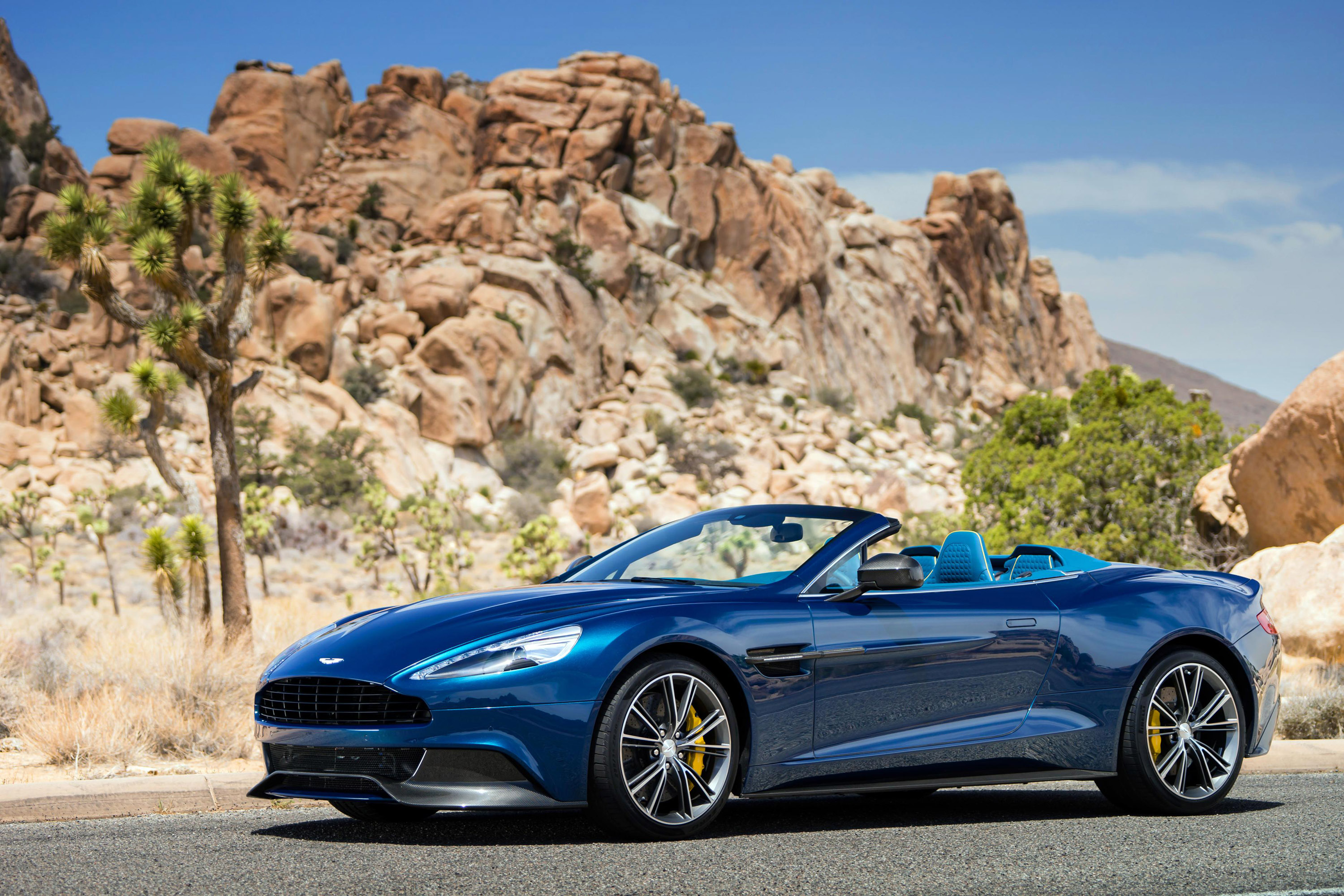 Открытые авто. Aston Martin Vanquish. Астон Мартин кабриолет. Aston Martin Vanquish volante. Aston Martin Vanquish 007.