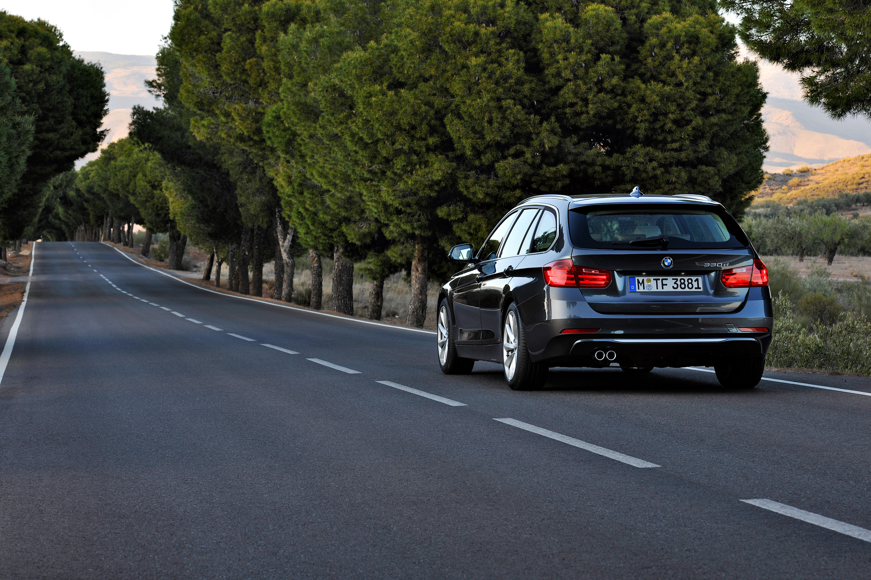 Бмв едет. BMW x3 универсал. BMW 3 Touring x Road. БМВ 745 универсал. Х5 БМВ туринг.