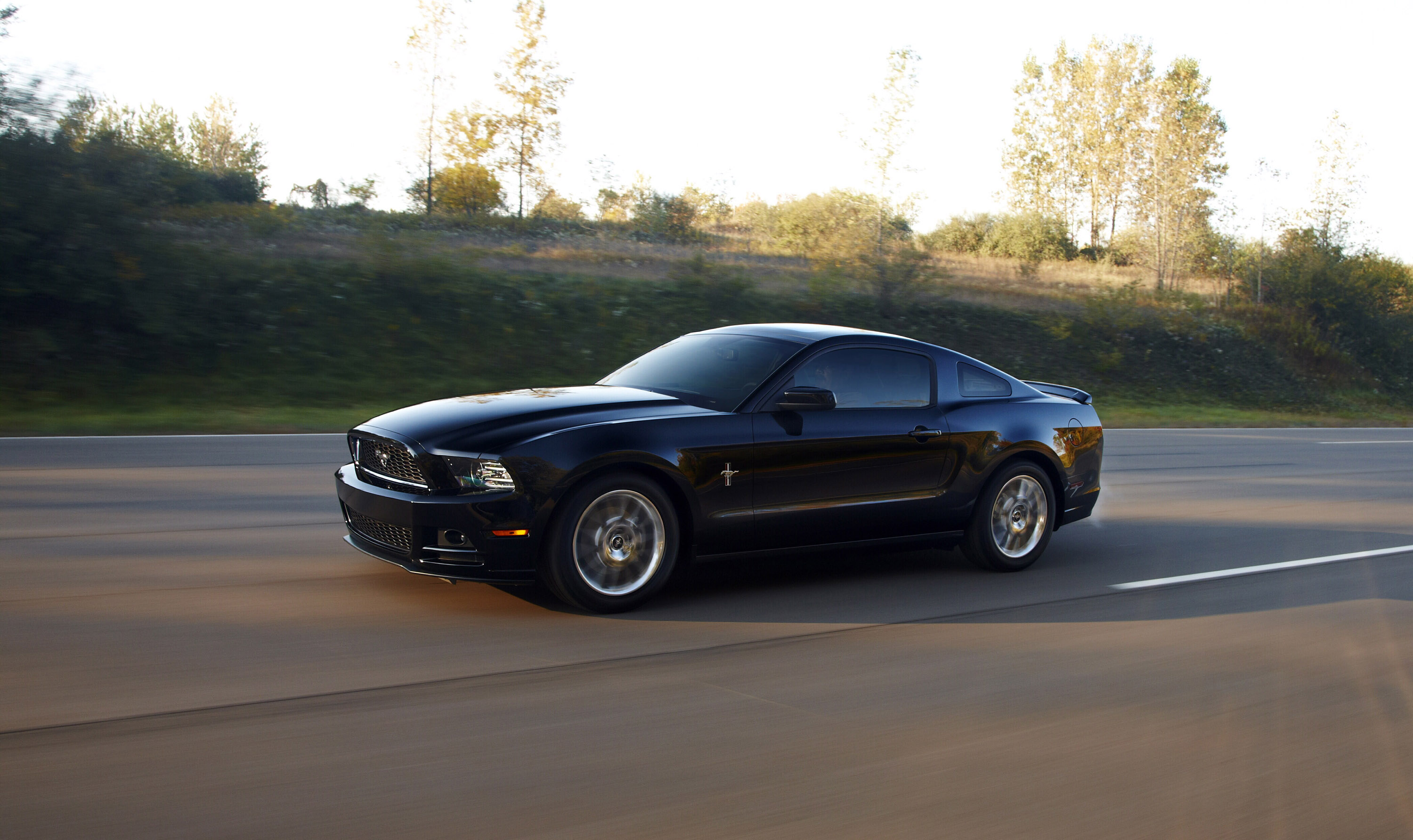 Мустанг фортуна 200. Ford Mustang v6. Ford Mustang 2013 Black. Форд Мустанг двухдверный. Форд Мустанг 2005.