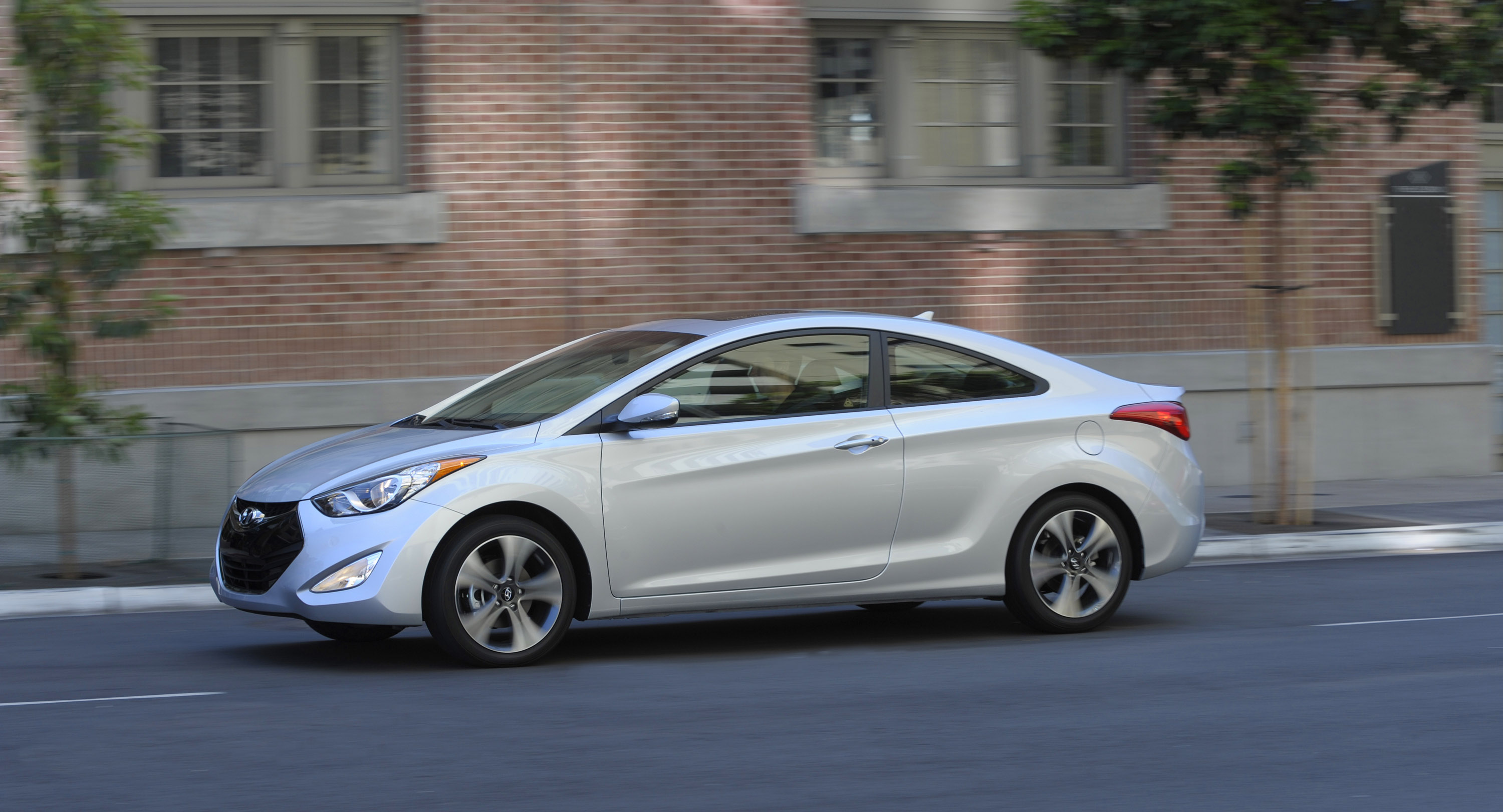 Hyundai elantra фото. Hyundai Elantra 2013. Hyundai Elantra Coupe 2013. Хендай Элантра 2013 года. Hyundai Elantra 2012 1.