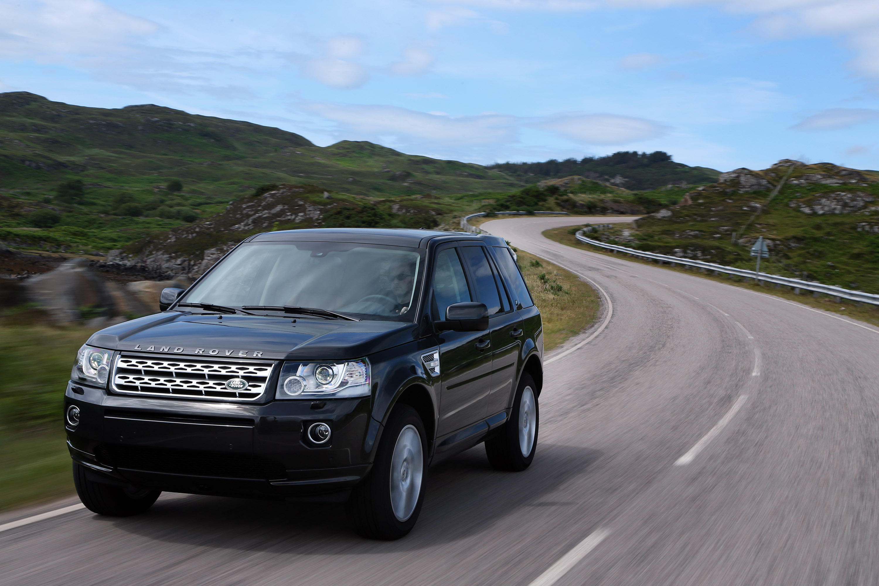 Land производитель страна. Land Rover Freelander 2. Ленд Ровер Freelander 2. Ленд Ровер Фрилендер 2013. Ленд Ровер Фрилендер новый.