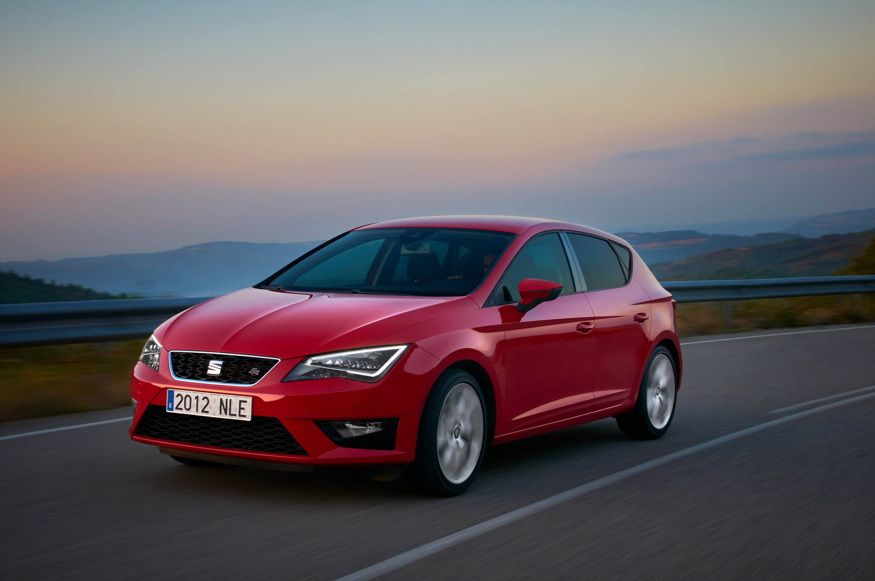 Автомобиль leon. Seat Leon fr 2012.