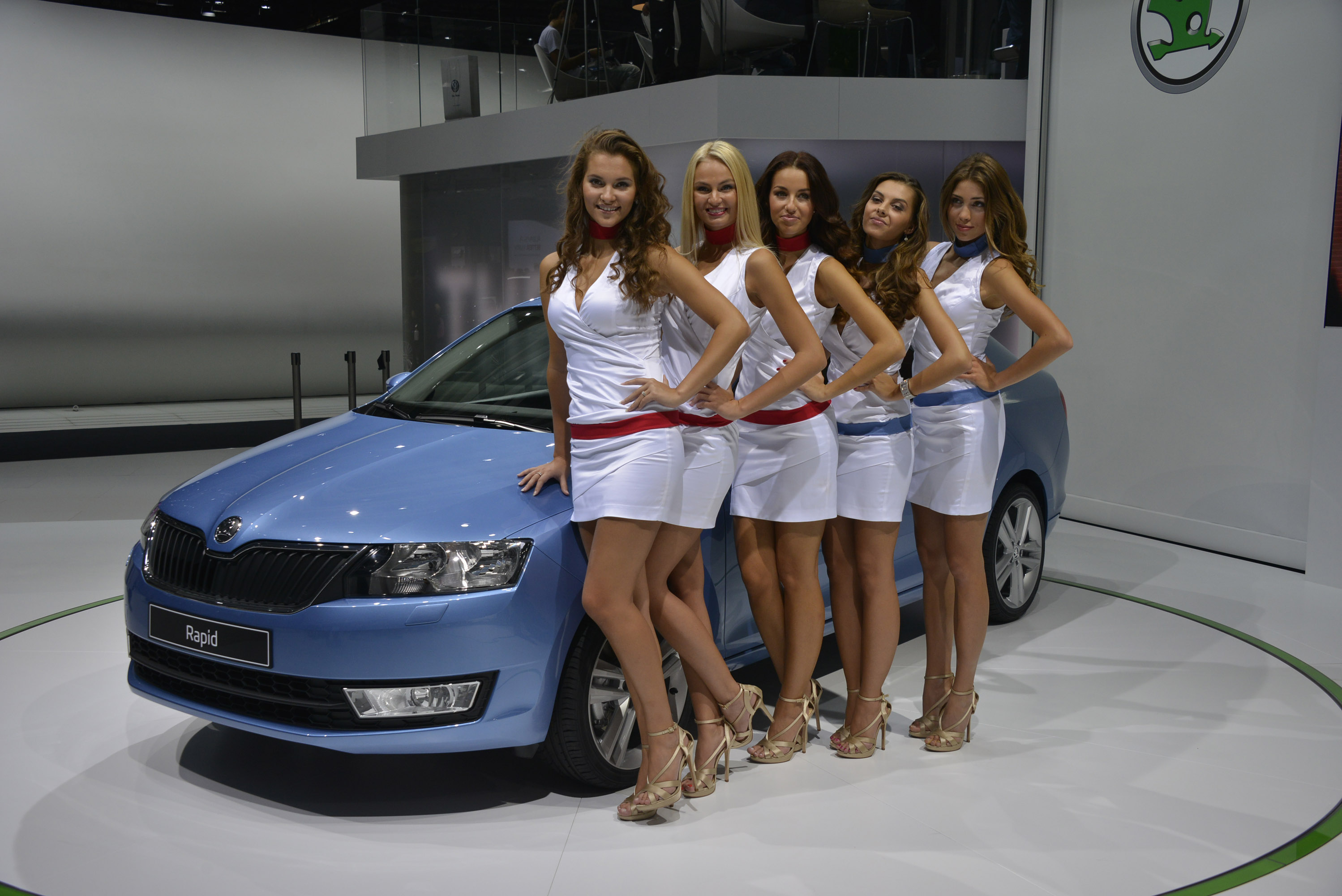 Girls showing. Skoda Rapid на автосалоне 2012. Девушки автосалонов. Красивые девушки автосалонов. Девушки автосалонов и выставок.