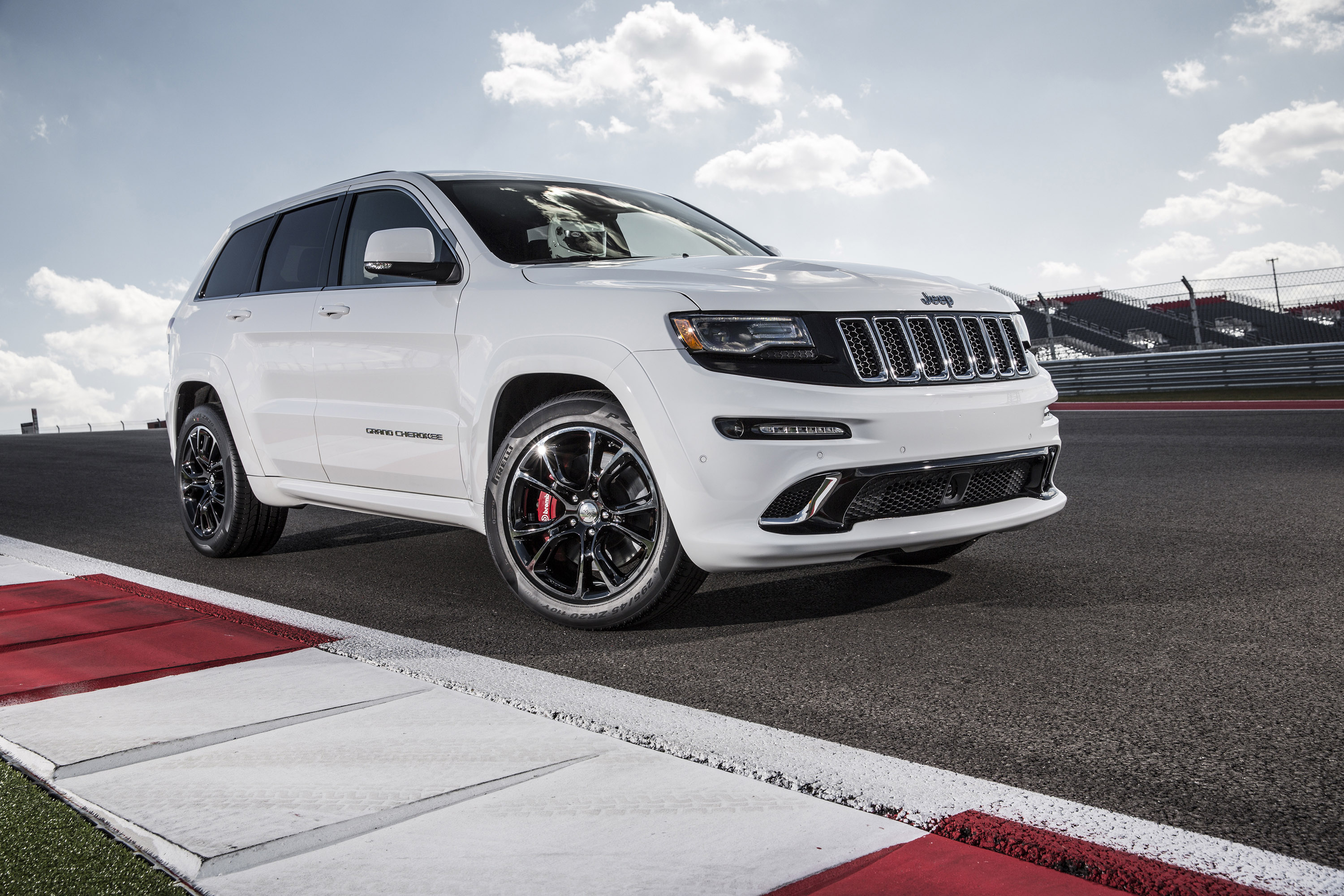 Большой белый х. Jeep Grand Cherokee srt 2019. Jeep Grand Cherokee srt 2014. Jeep Grand Cherokee 6.4. Гранд Чероки СРТ 2014.