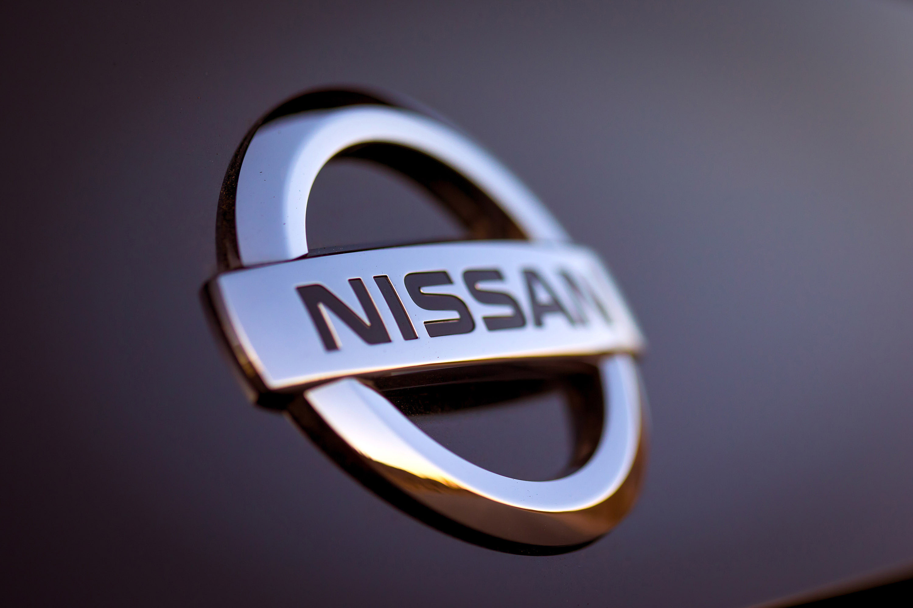 Право ниссан. Nissan бренд. Лого авто Ниссан. Логотип машины Ниссан. Заставка Ниссан.