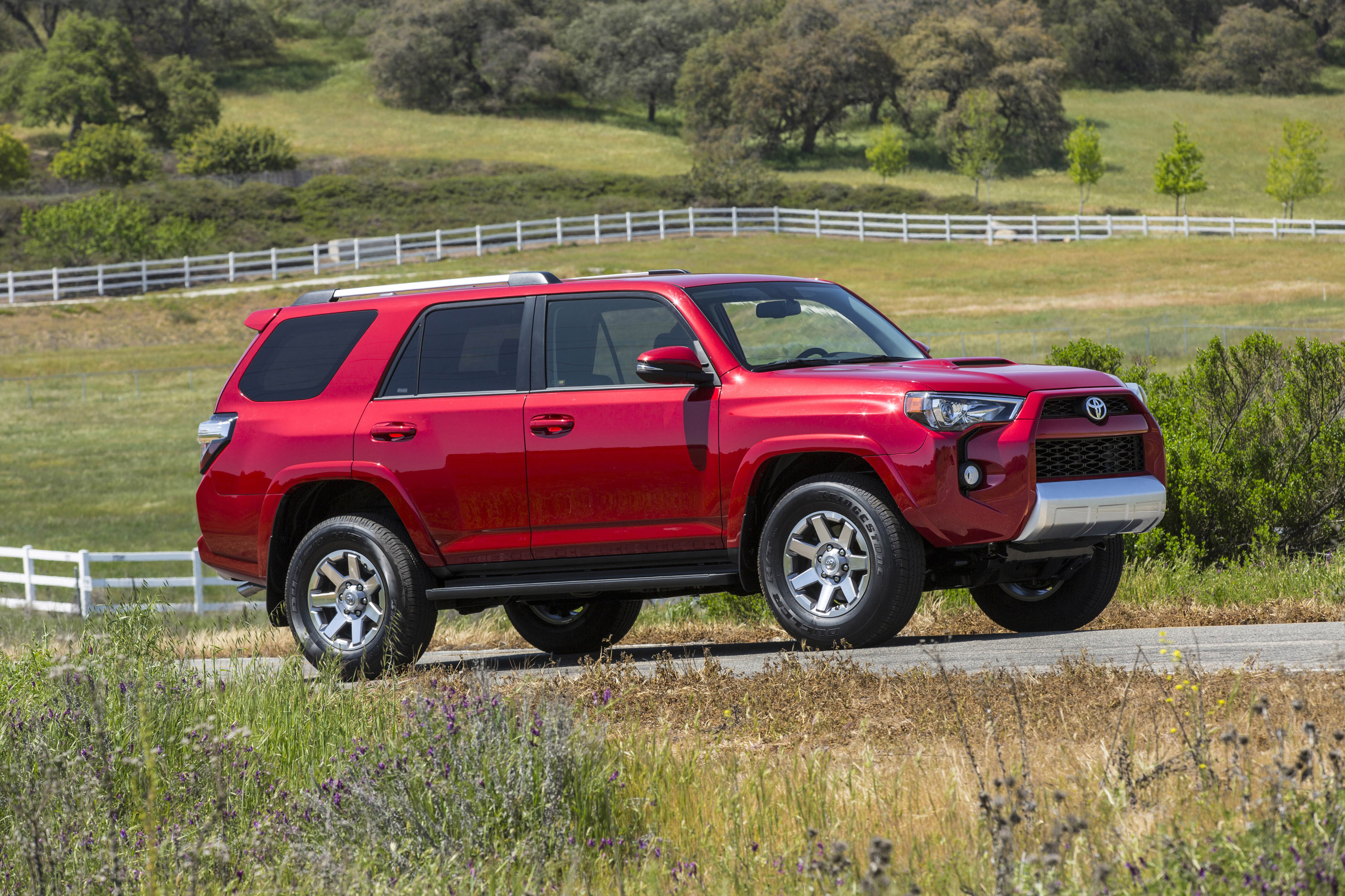 Модельный ряд внедорожников. Toyota 4runner 2014. Тойота 4 раннер 2013. Тойота 4runner 2013. Toyota 4runner 2018.