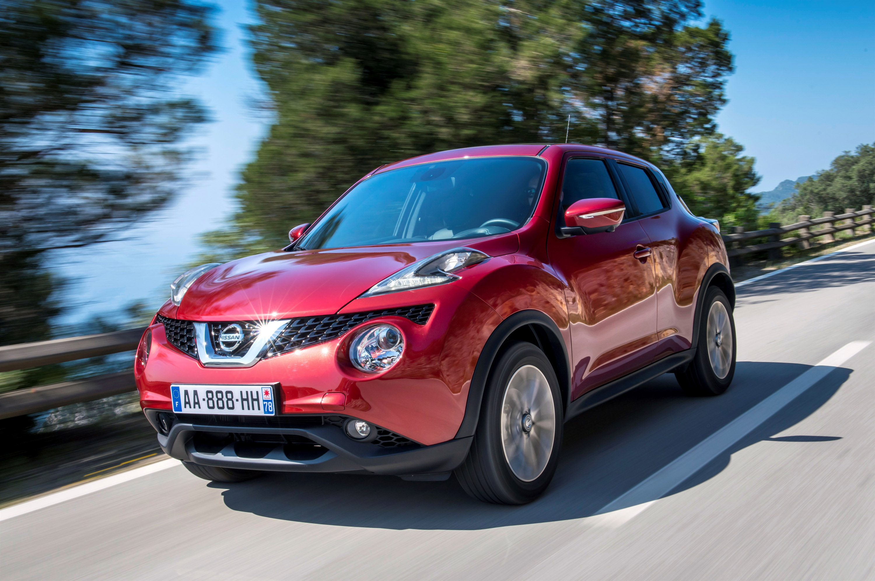 Почему ниссан. Nissan Juke Nismo 2015. Nissan Juke 1 2015. Ниссан Кашкай Жук. Nissan Juke и Qashqai.