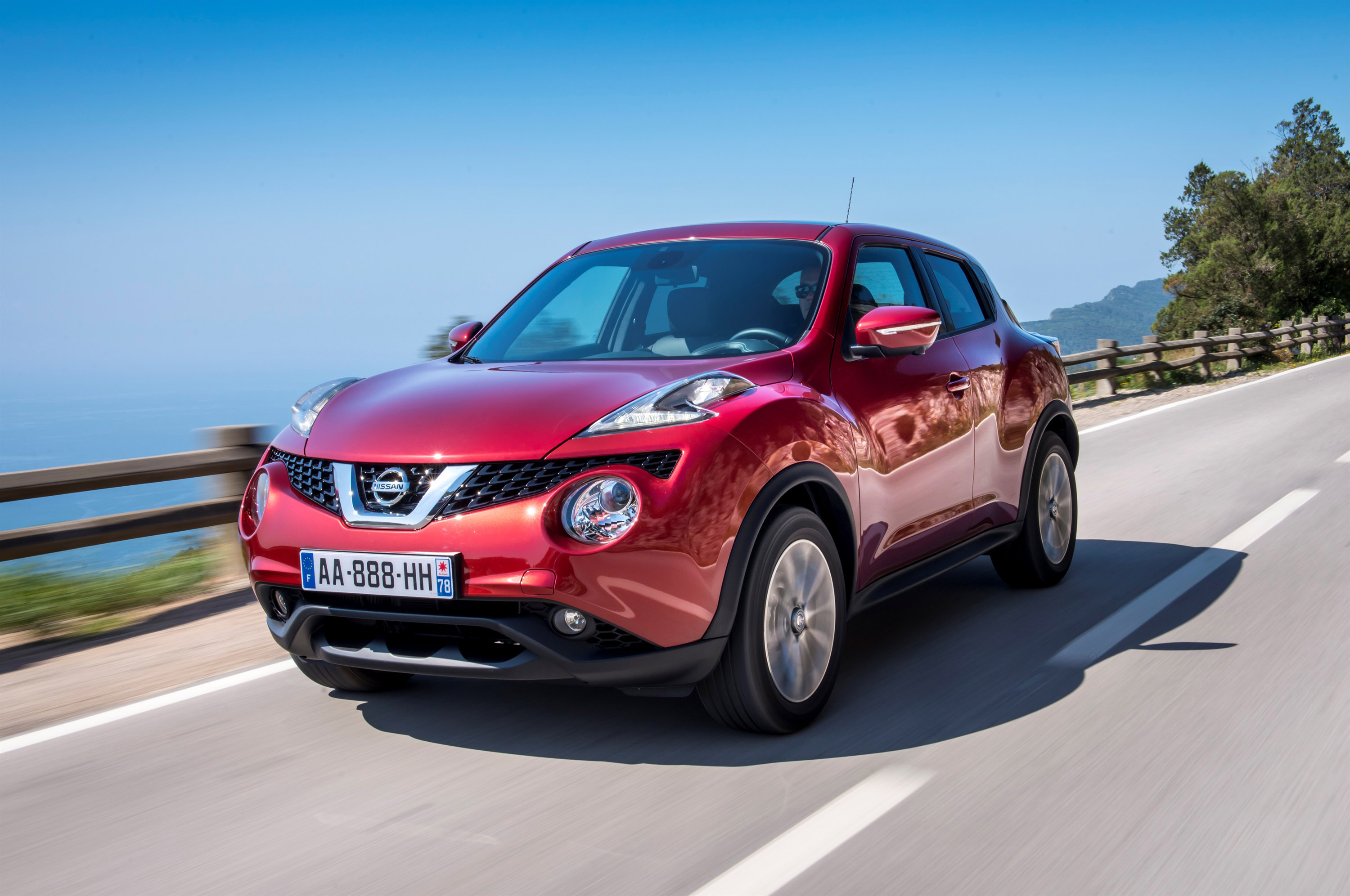 Жук 1 2. Nissan Juke 2017. Nissan Juke 2014. Ниссан Жук красный новый. Ниссан Жук красный 2017.