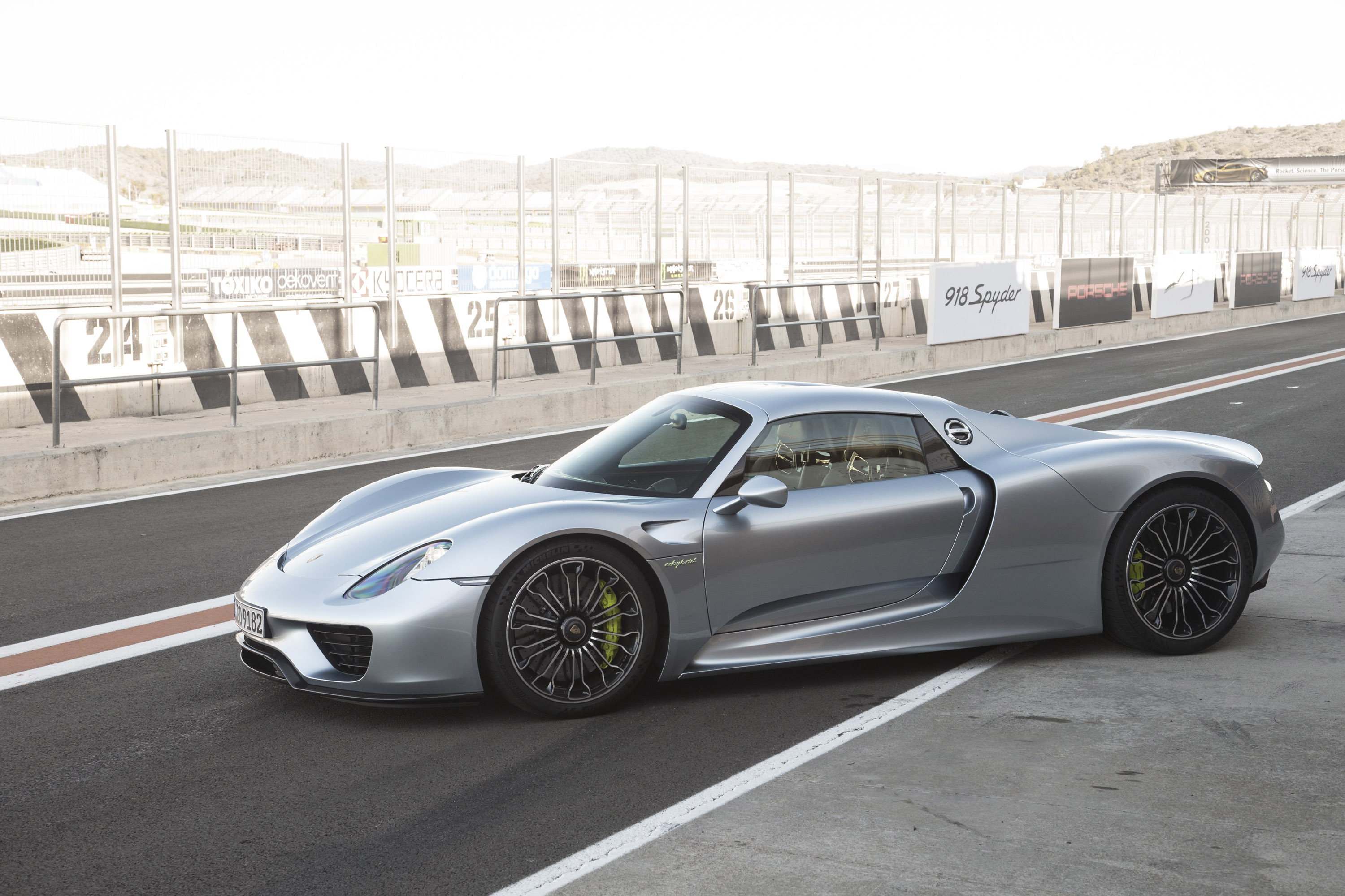 Porsche 918. Porshe 918 Spyder Concept. Порше 918 Спайдер 2019. Порше гиперкар 918. Порше 918 Spyder концепт.