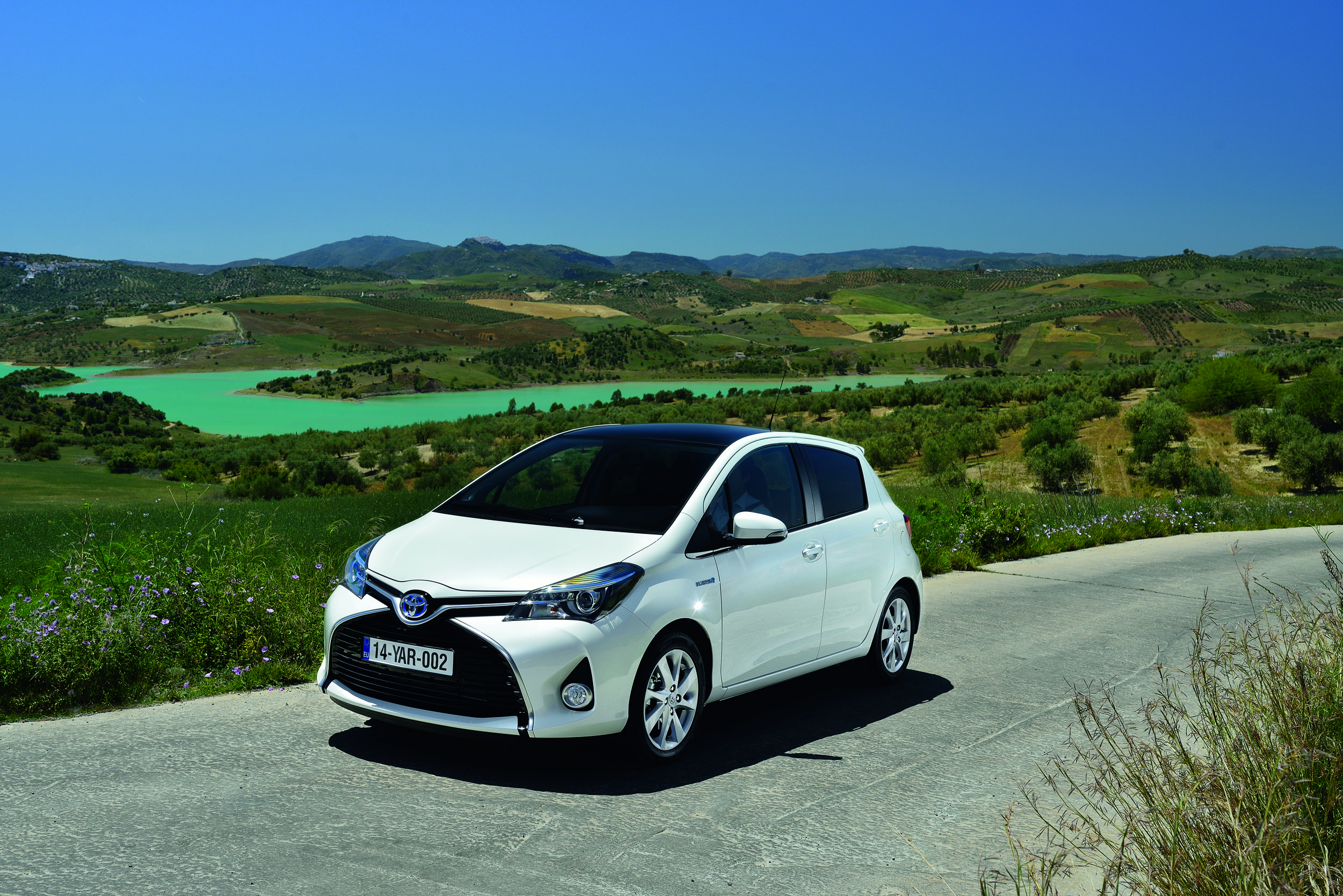 Toyota yaris. Тойота Ярис 2015. Toyota Yaris 2015. Тойота Ярис 2014. Toyota Yaris 2014.