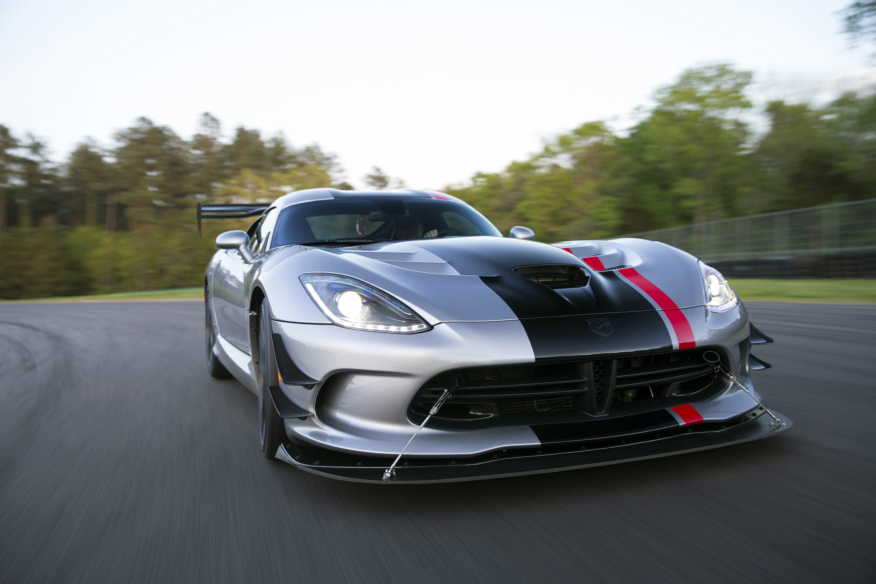 Best car. Гоночный Додж Вайпер. Додж Вайпер 2020. Dodge Viper ACR. Спорткары.