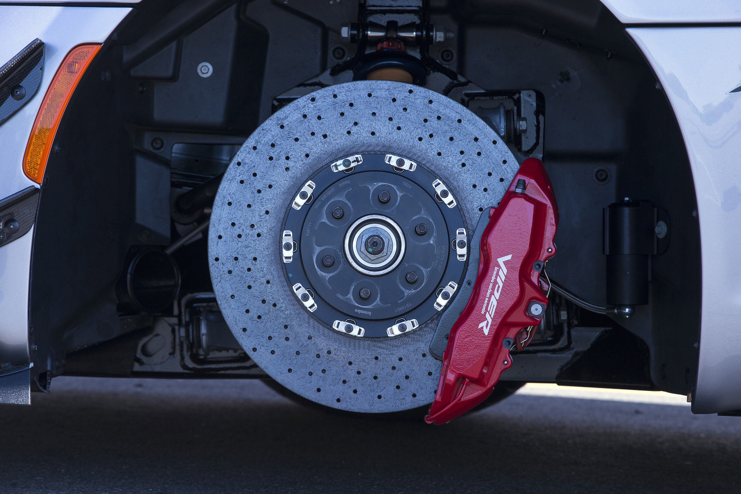 Brake. Тормоза Додж Вайпер. Тормозные суппорта dodge Viper. Dodge тормоза BREMBO. Тормоз в машине.