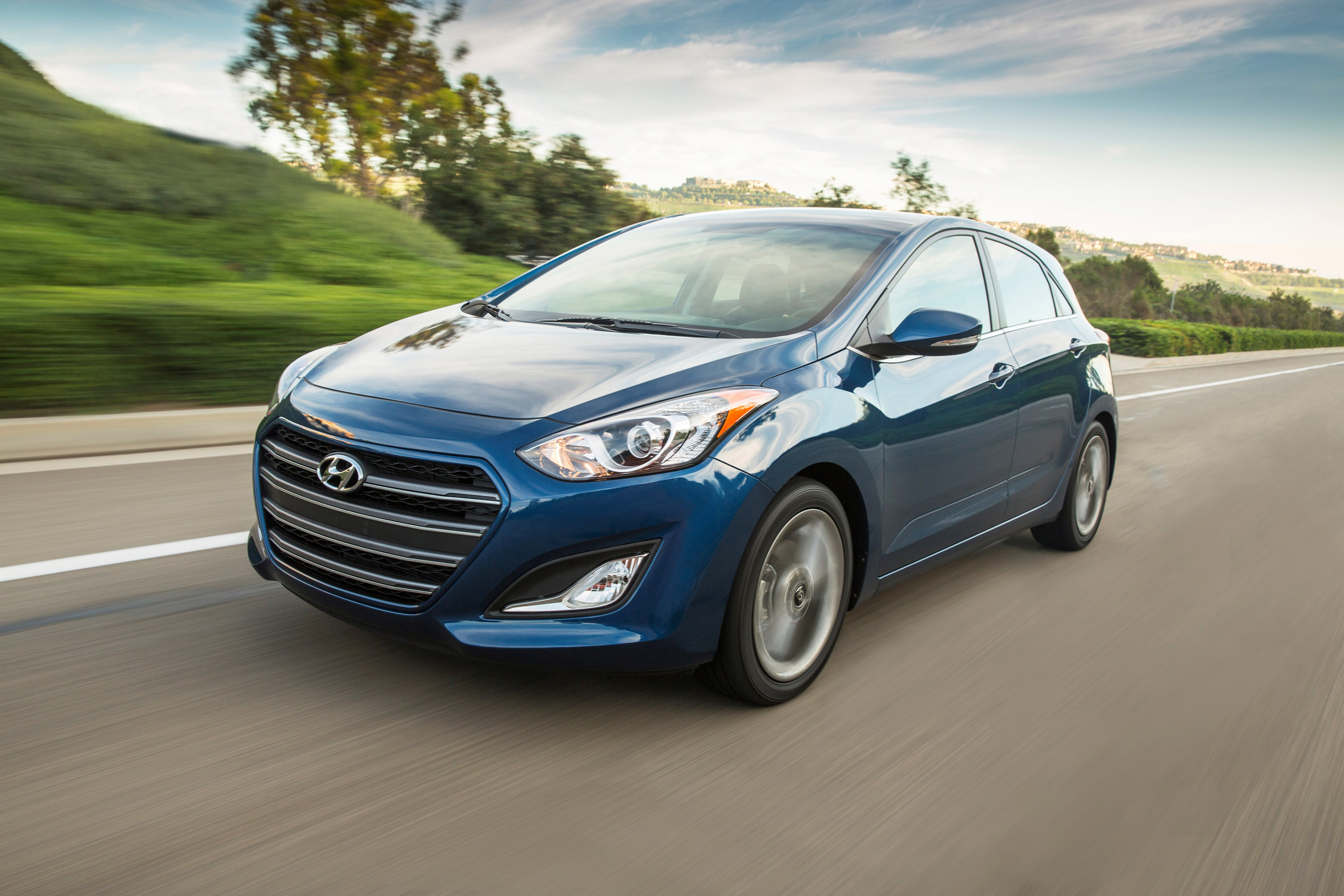 Машина hyundai. Hyundai Elantra i30. Hyundai Elantra 2016. Хендай Элантра 2016. Hyundai i30 2016.