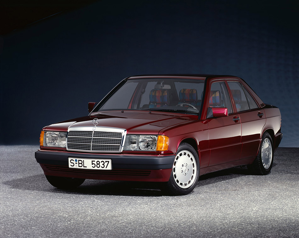 1984 Mercedes-Benz 190 W201 series Front Angle