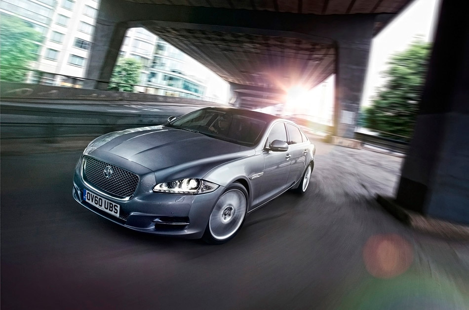 2012 Jaguar XJ Front Angle